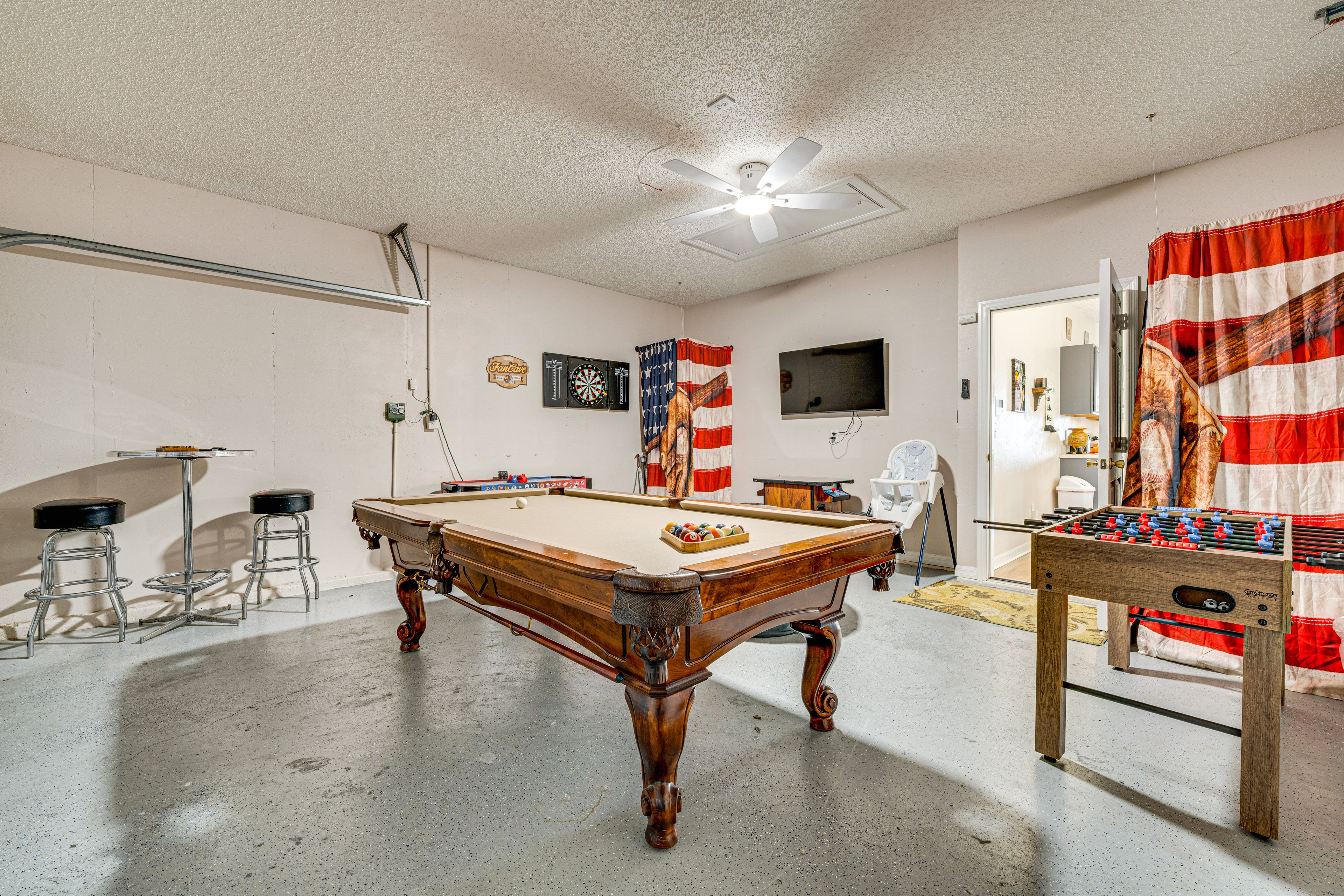 Game Room (Garage)