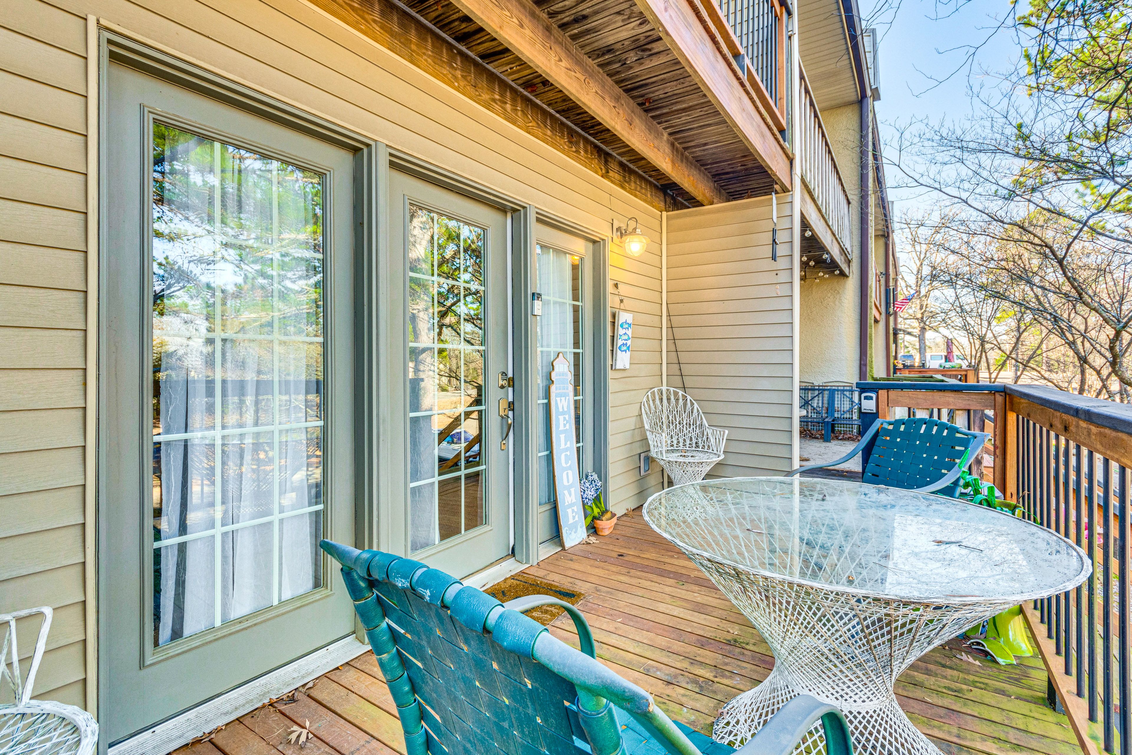 Main Entry | Deck | Dining Area