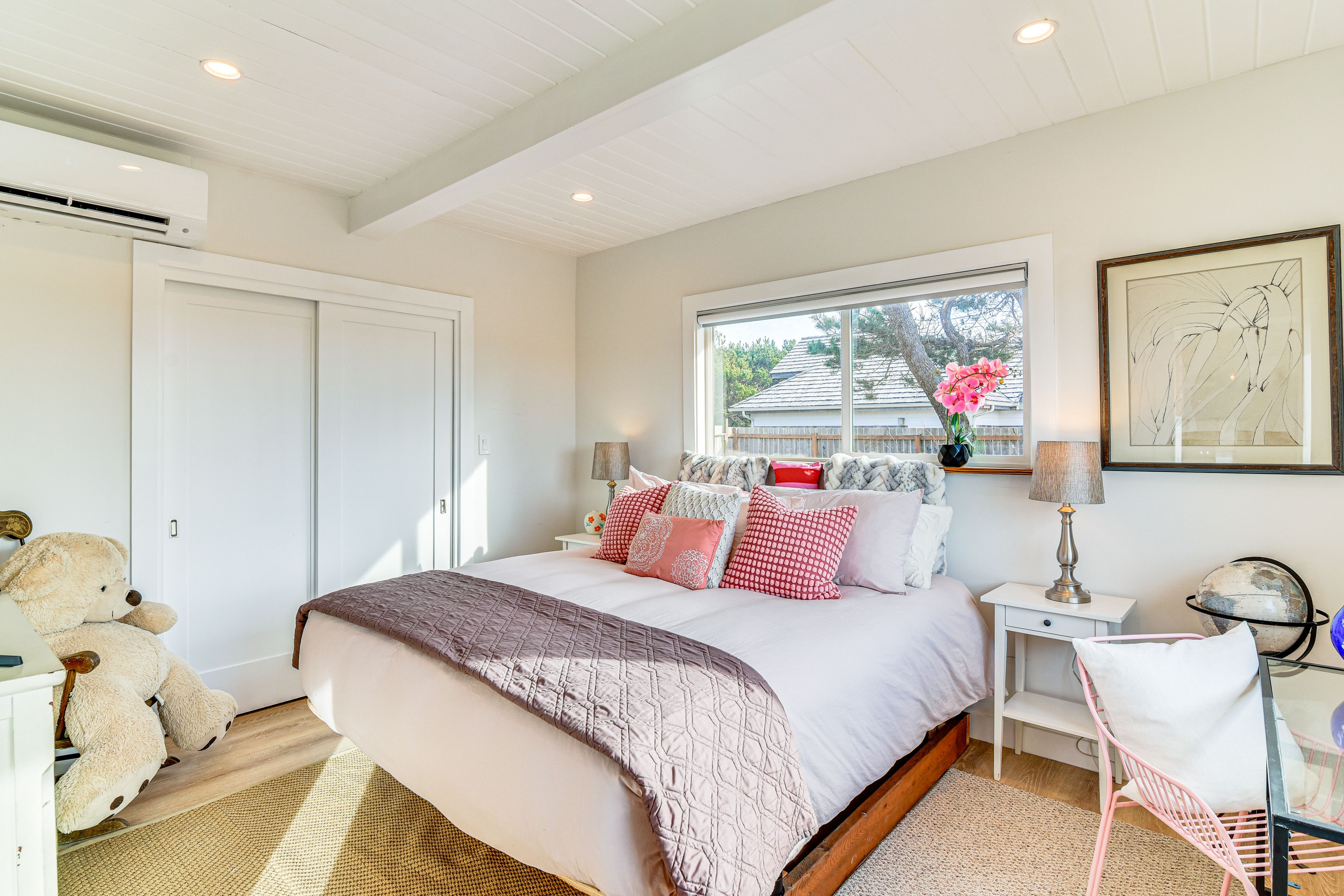 Bedroom 2 | 1st Floor | Queen Bed | Linens Provided