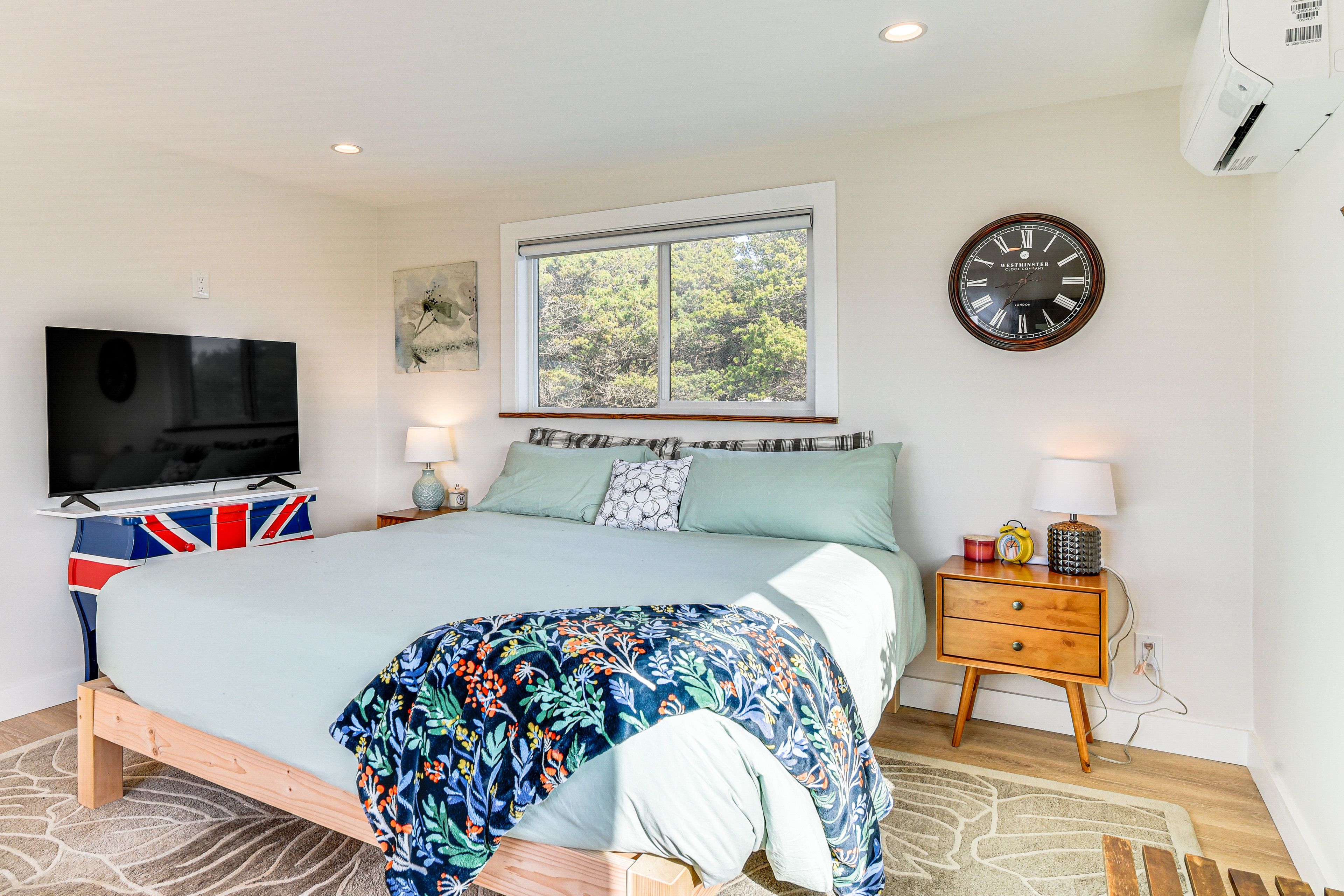 Bedroom 3 | 2nd Floor | Queen Bed | Linens Provided
