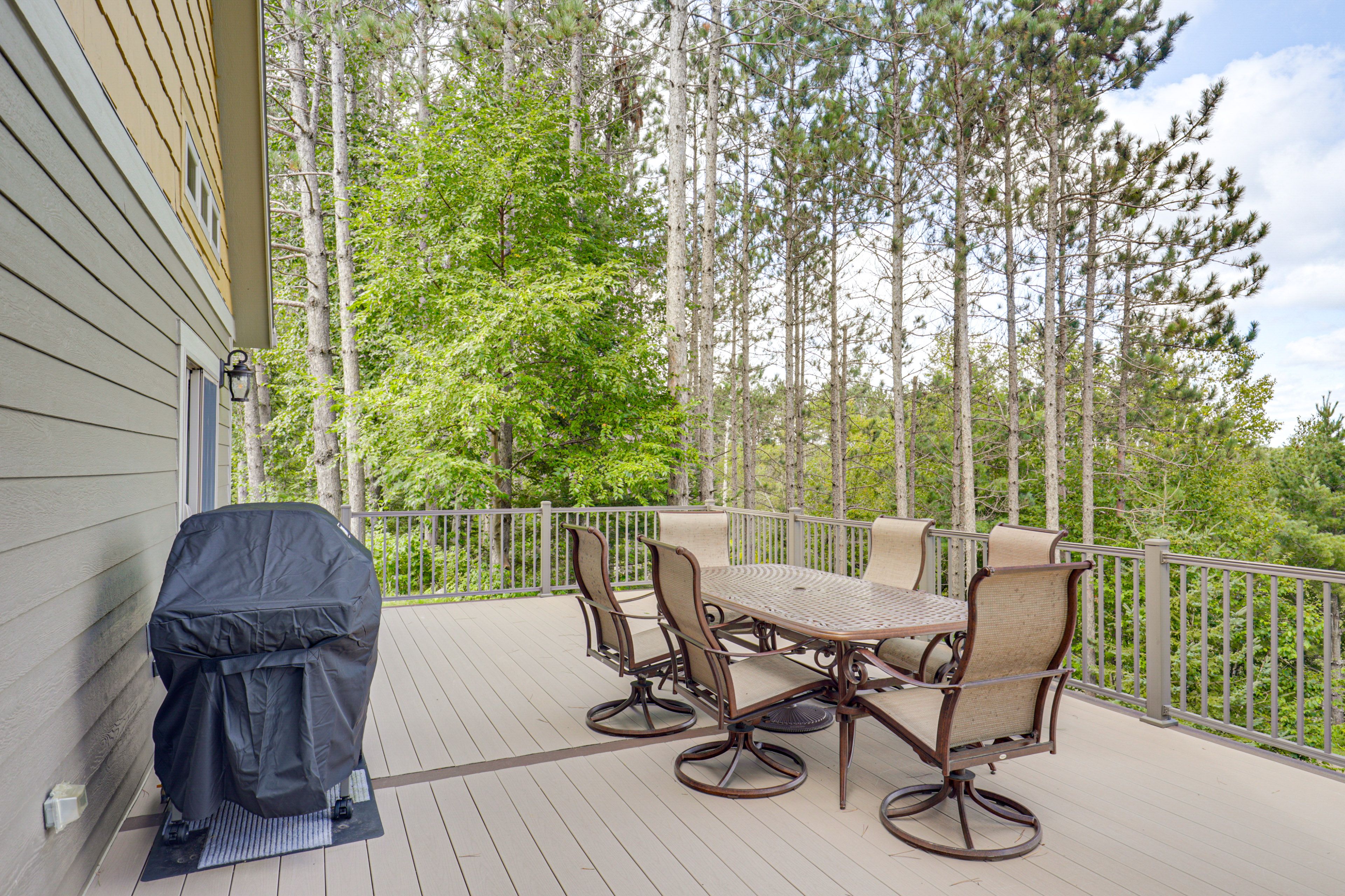 Deck | Gas Grill | Outdoor Dining