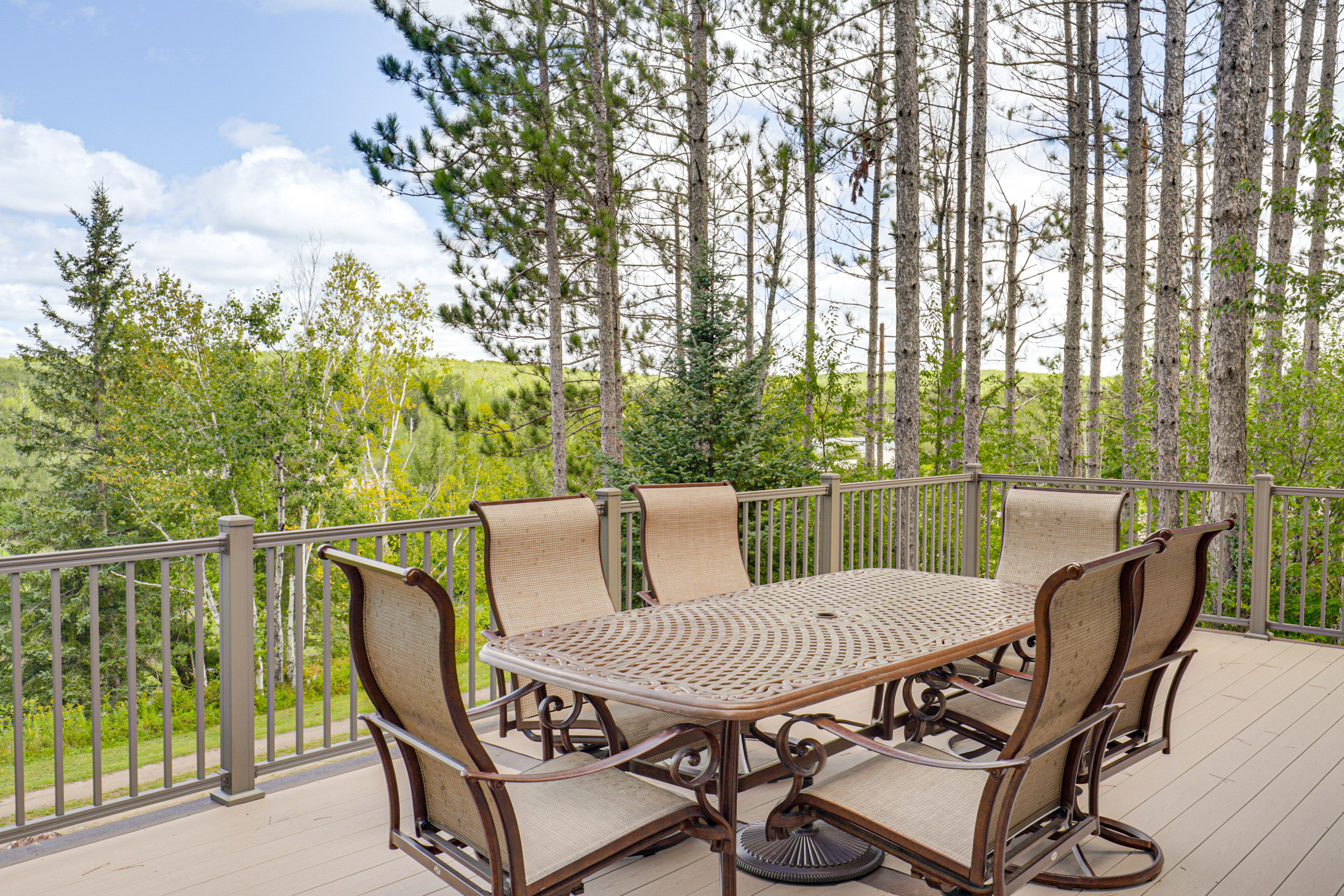 Deck | Outdoor Dining | Views