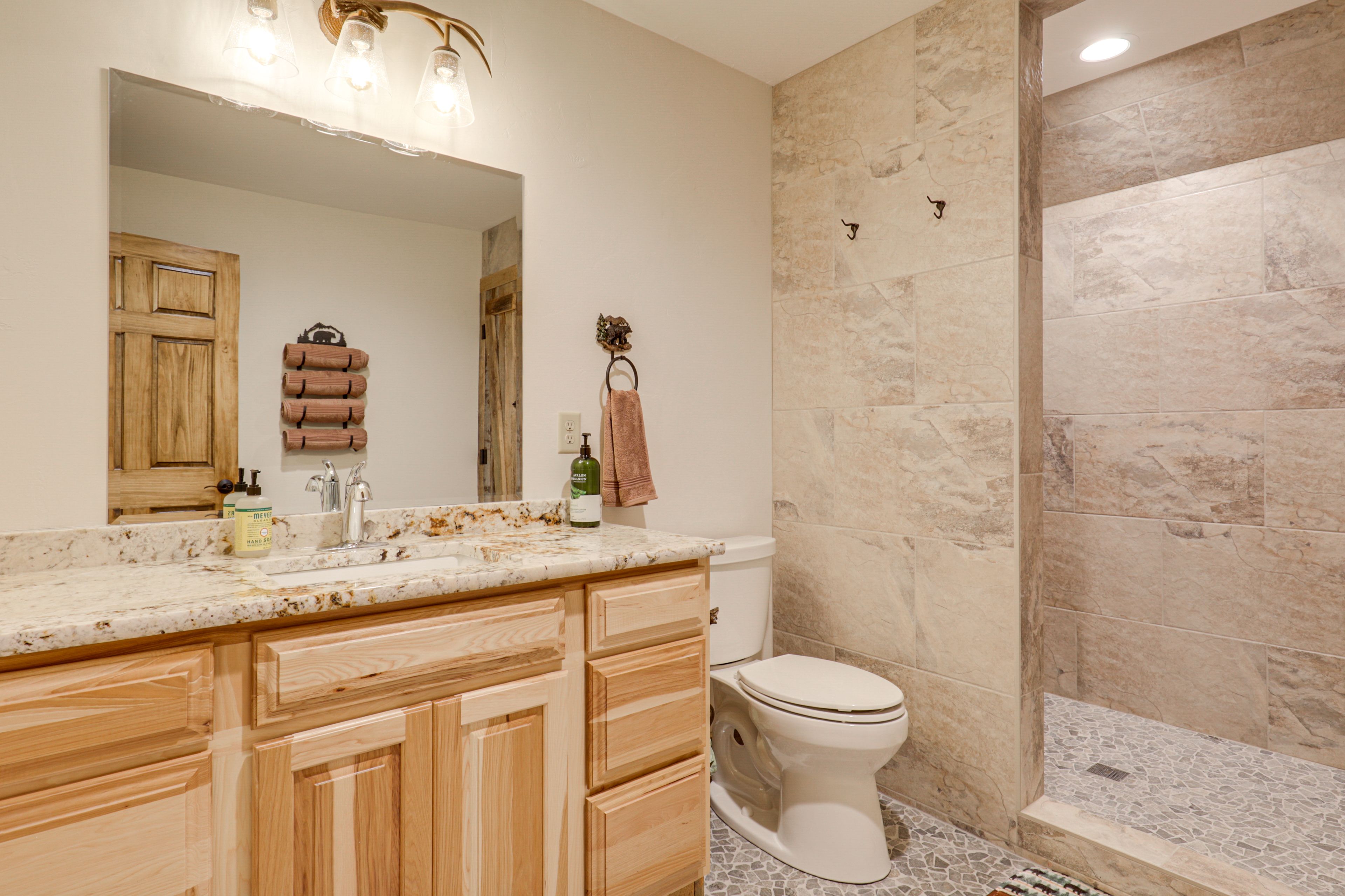 Full Bathroom | Towels Provided | 2nd Floor