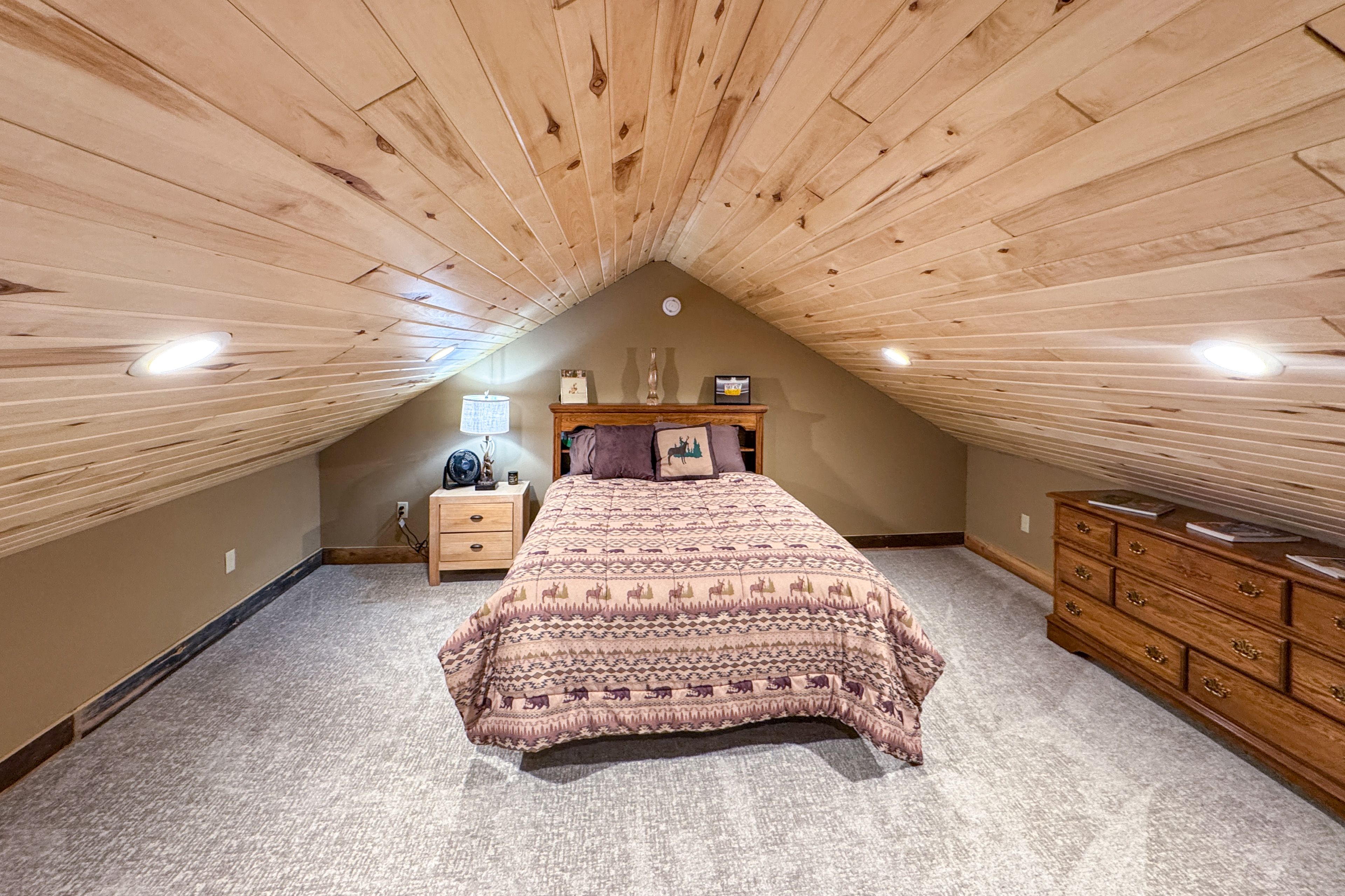 Bedroom 4 | Queen Bed | 2nd Floor