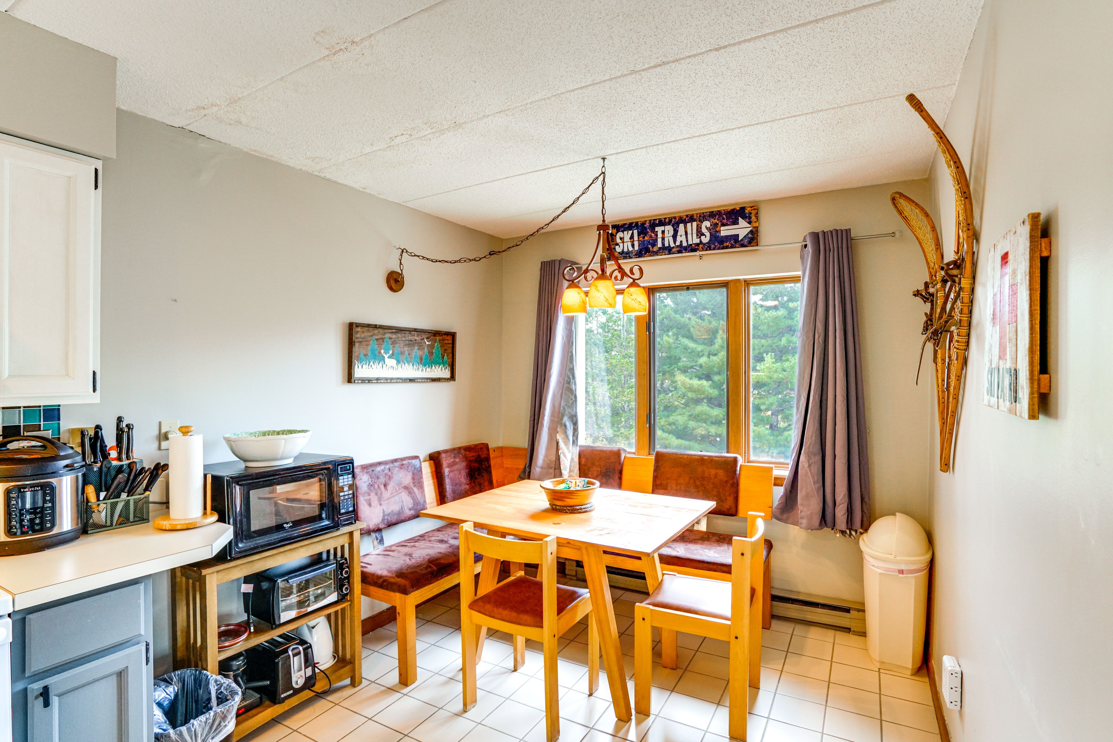 Dining Area | Dishware/Flatware