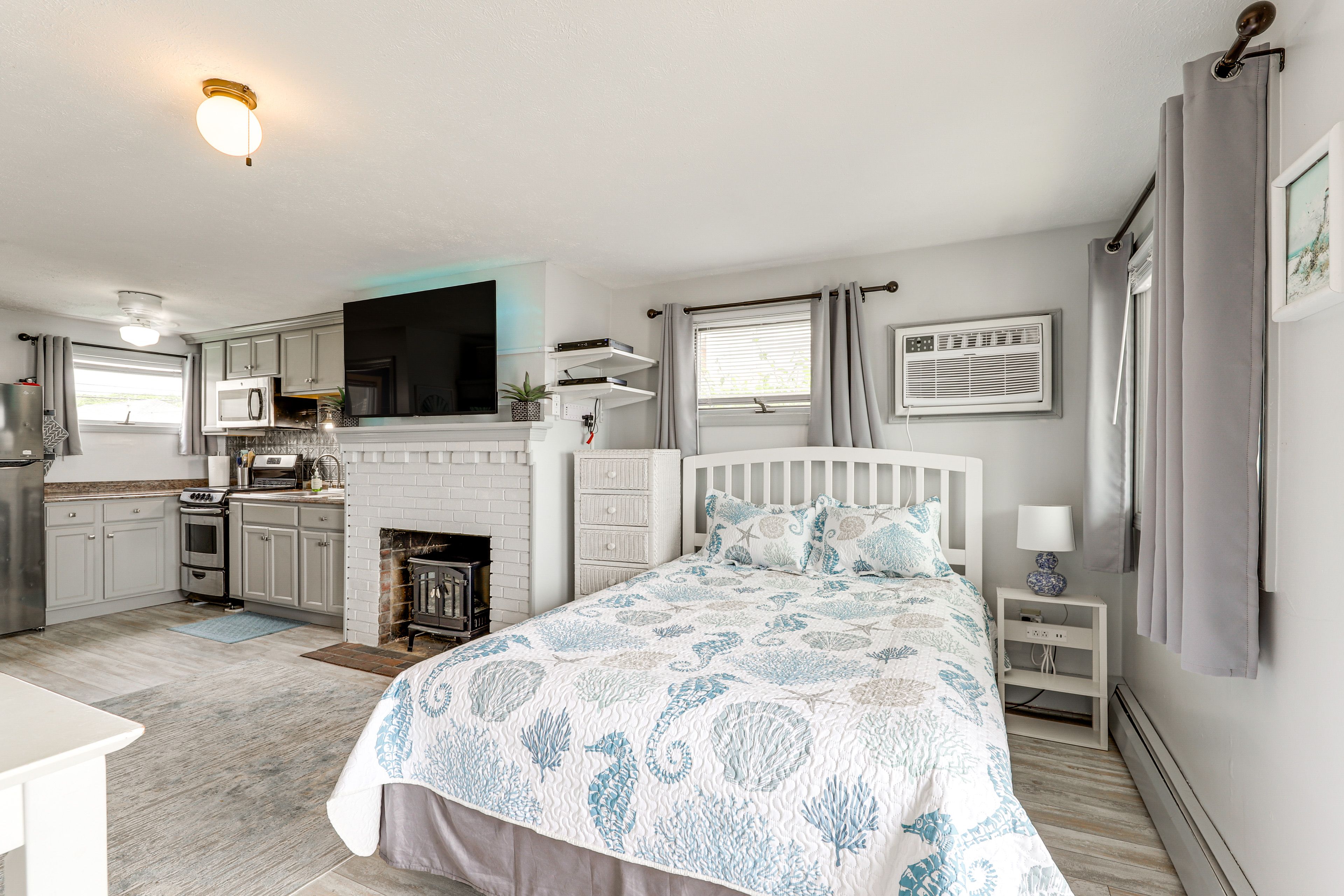 Studio | Queen Bed | Queen Sleeper Sofa