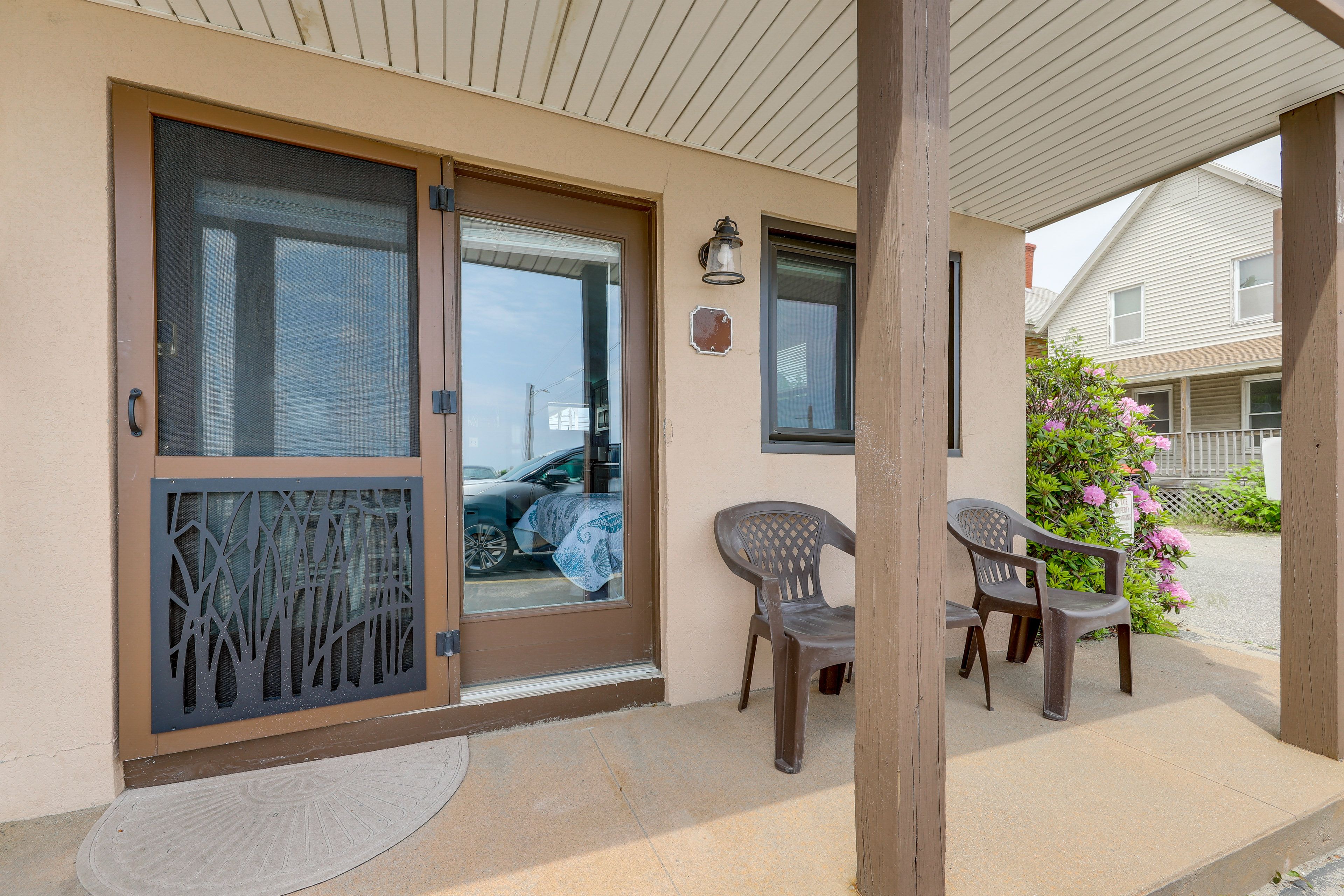 Patio | Outdoor Seating | Gas Grill