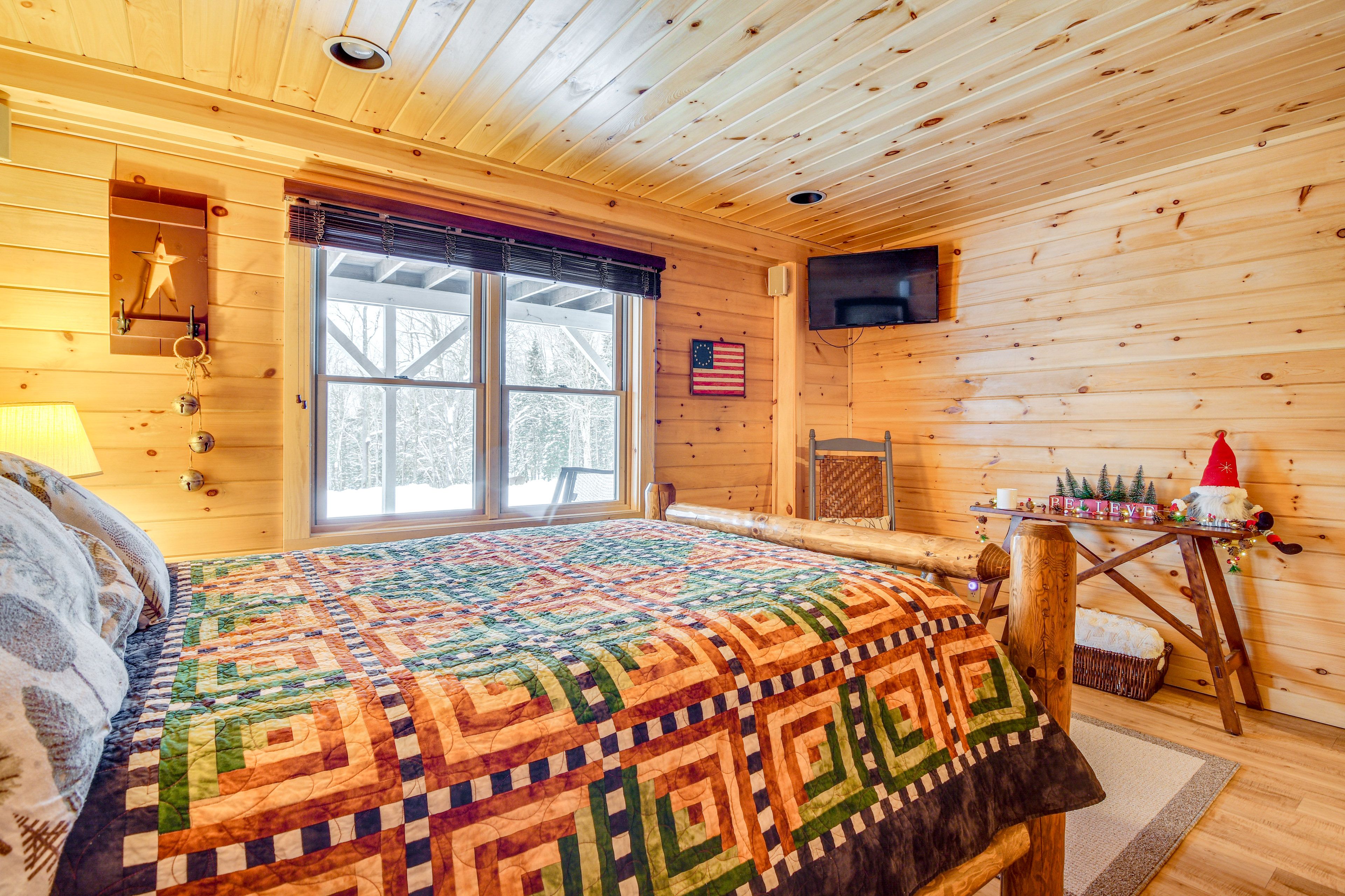 Bedroom 2 | Queen Bed | Basement | Hangers