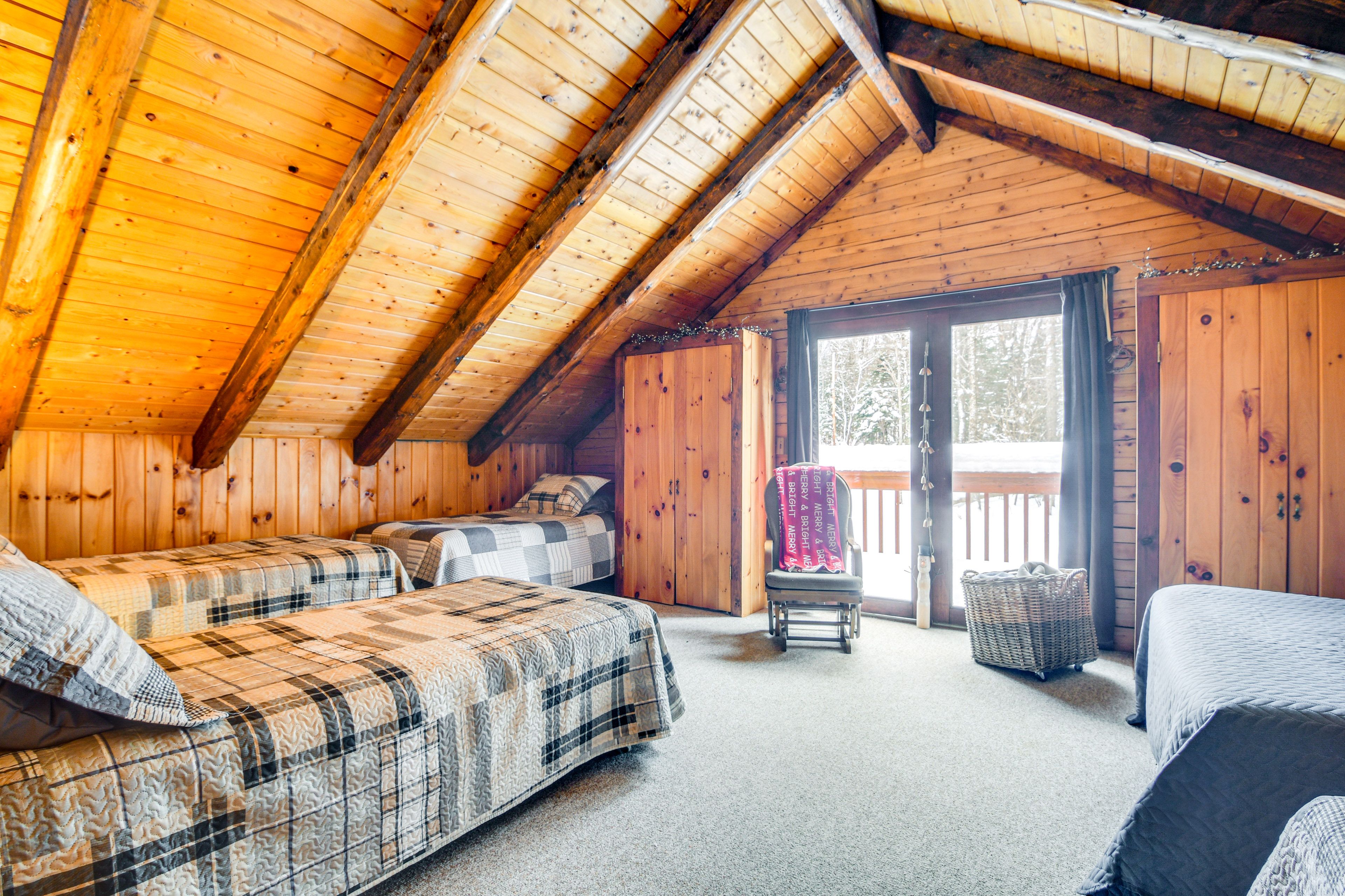 Loft | Queen Bed | 5 Twin Beds | 2nd Floor | Balcony Access