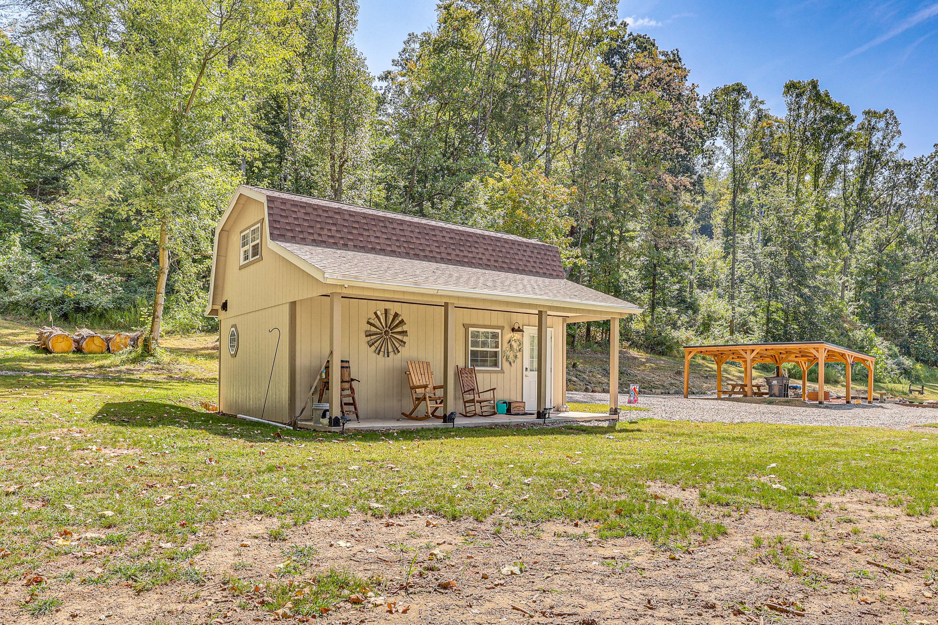 Zanesville Vacation Rental | 1BR | 1BA | 560 Sq Ft | Stairs Required