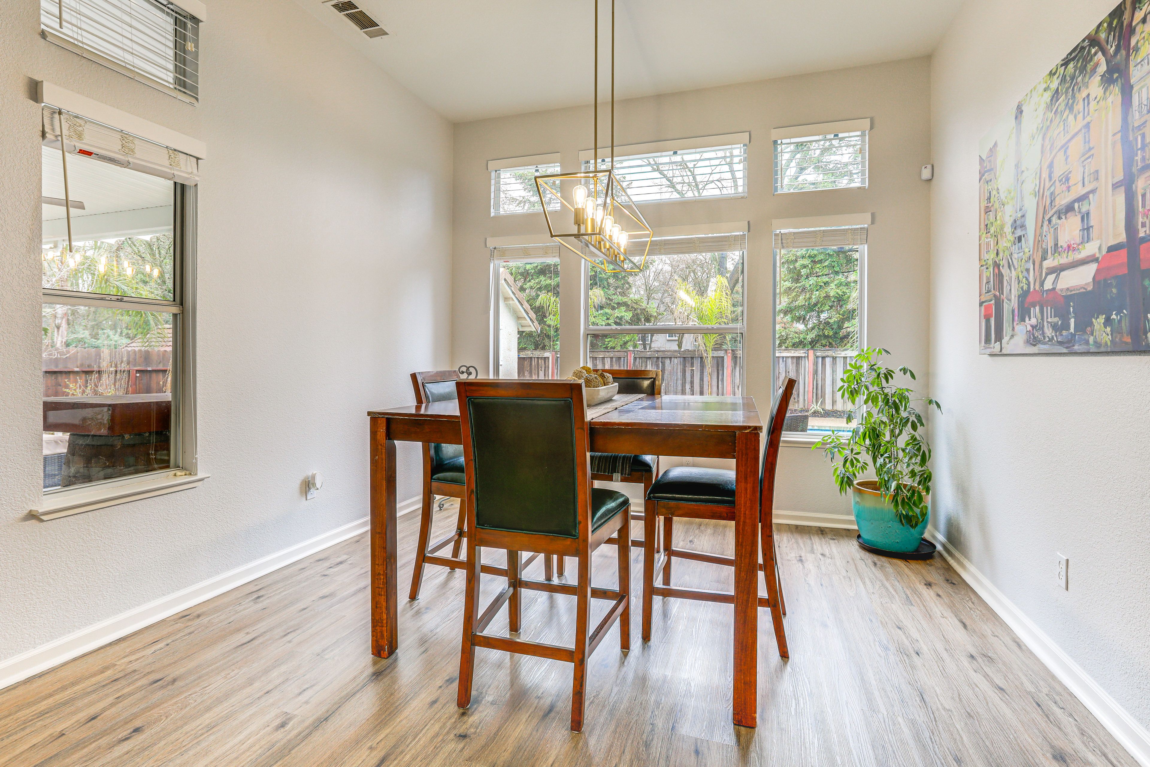 Dining Area | Dishware & Flatware | Central A/C & Heat