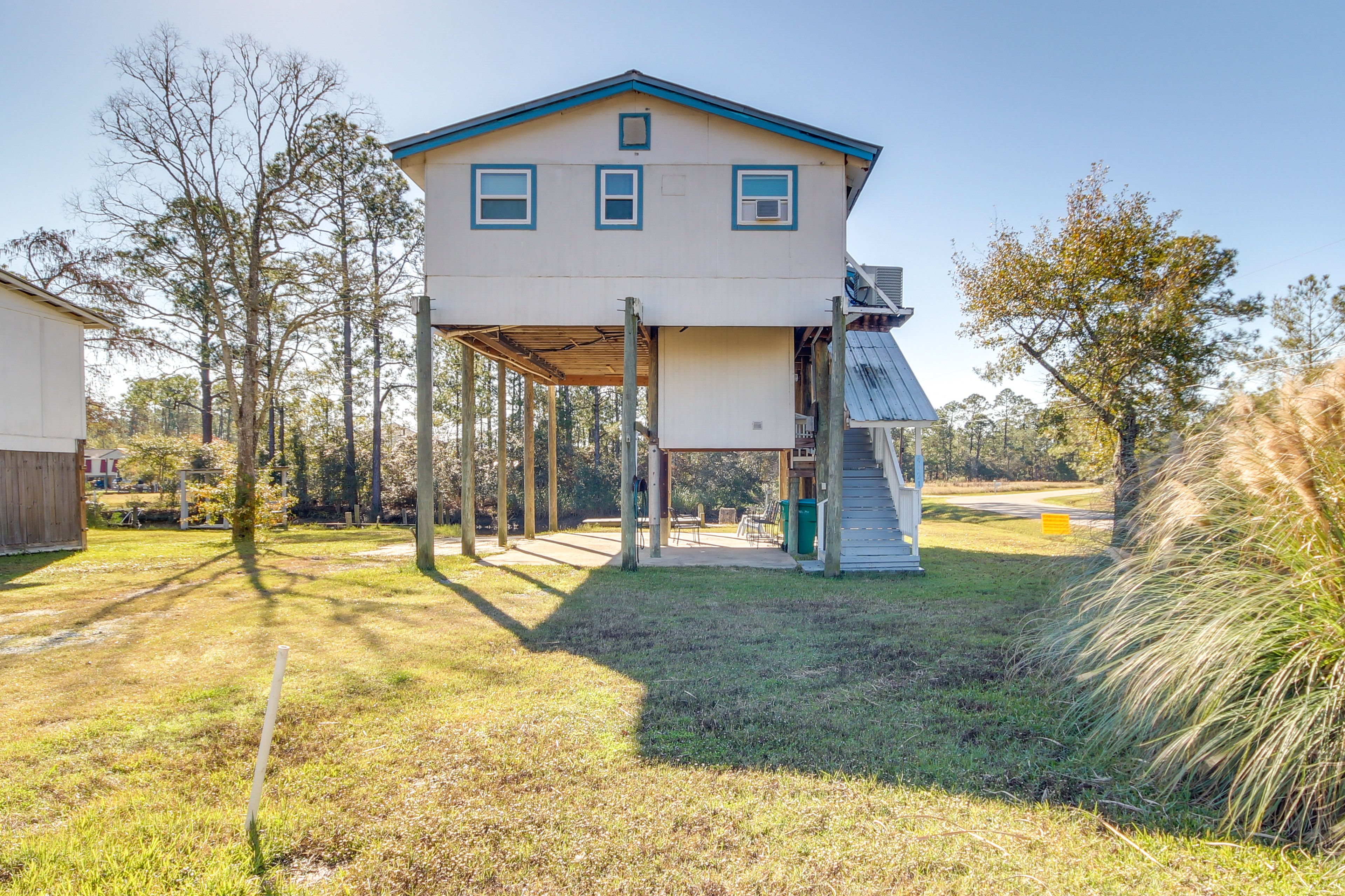 Exterior | Carport (1 Vehicle) | Driveway (4 Vehicles) | Free Street Parking