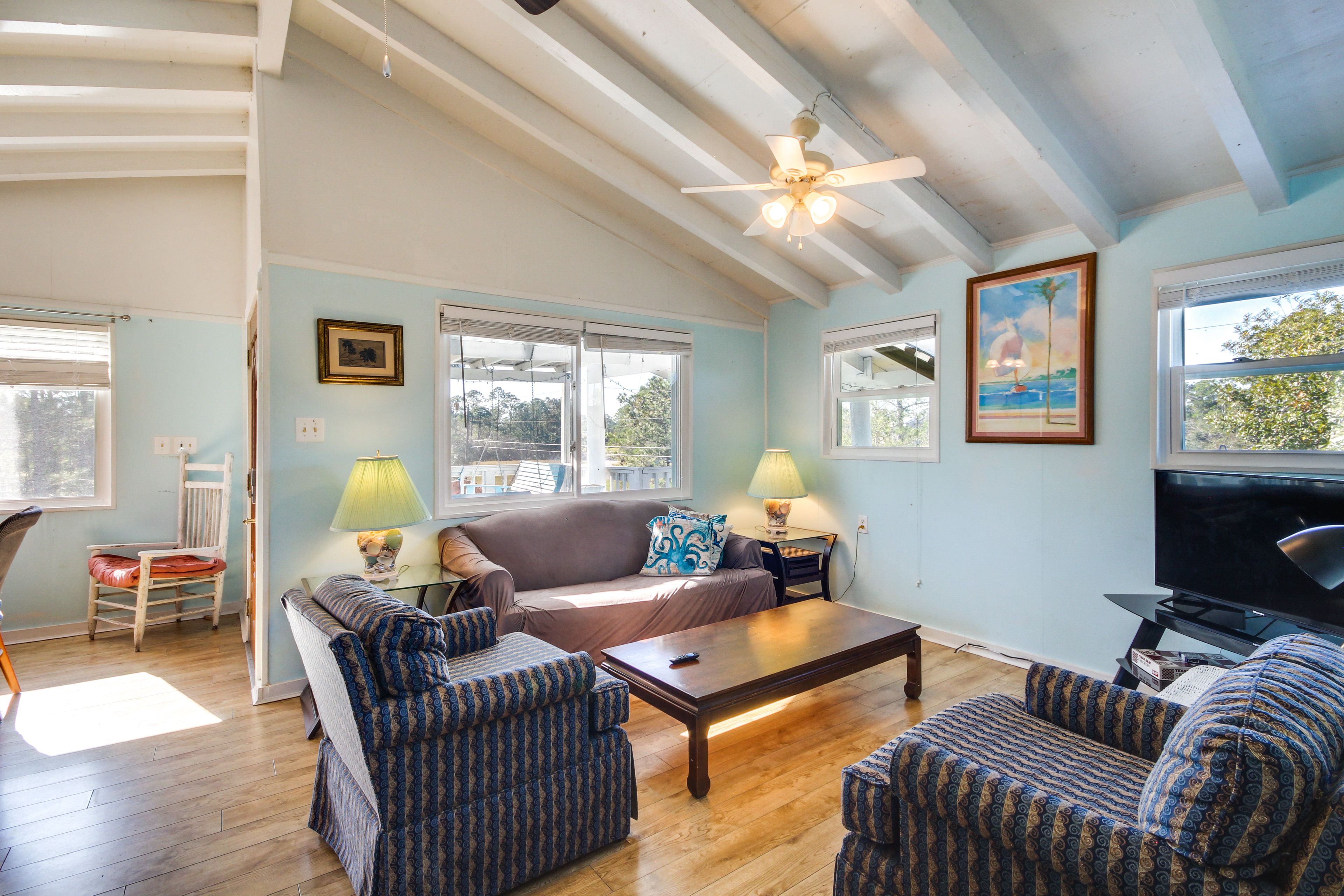 Living Room | Full Sleeper Sofa | Free WiFi | Central A/C & Heating