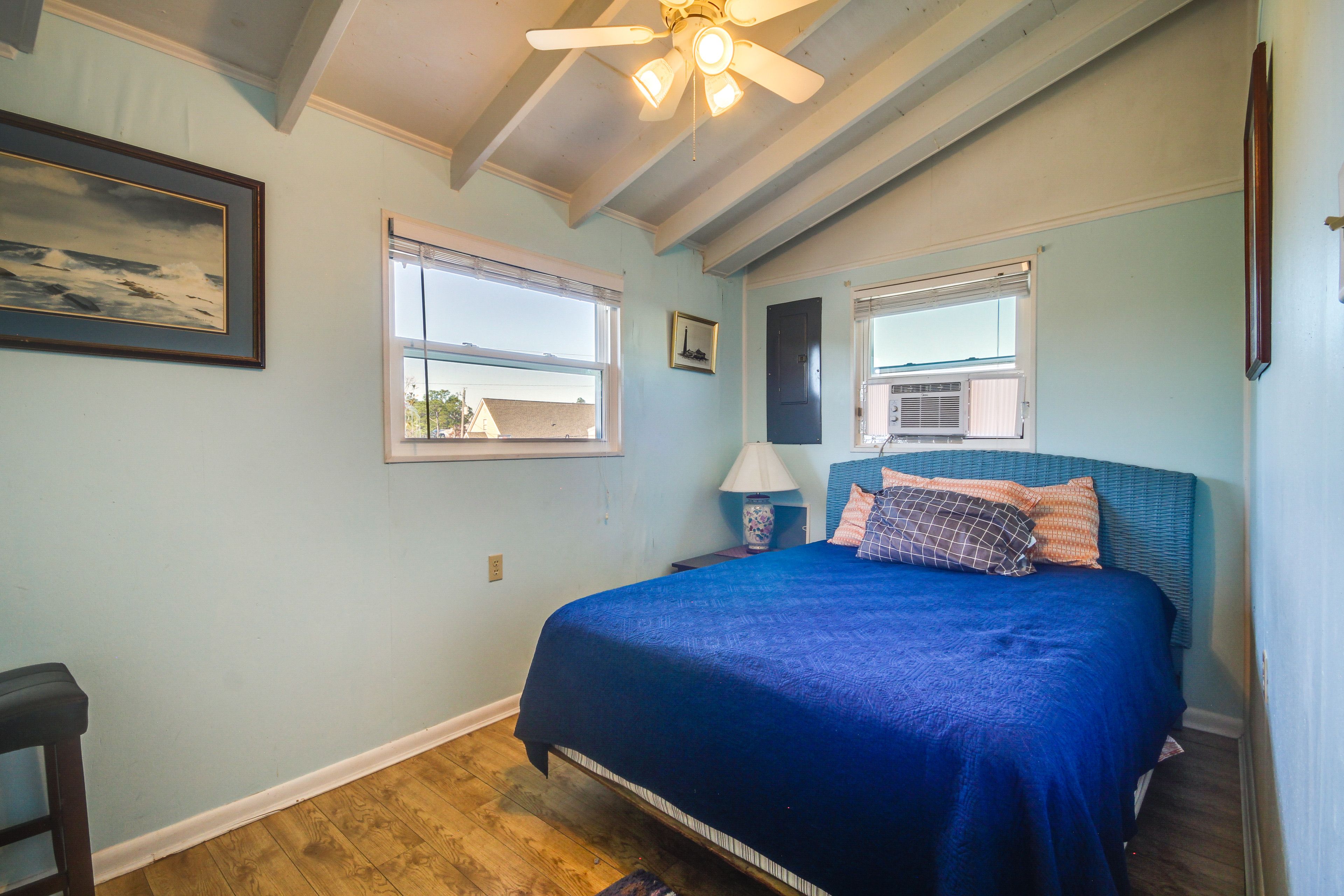 Bedroom 2 | Queen Bed