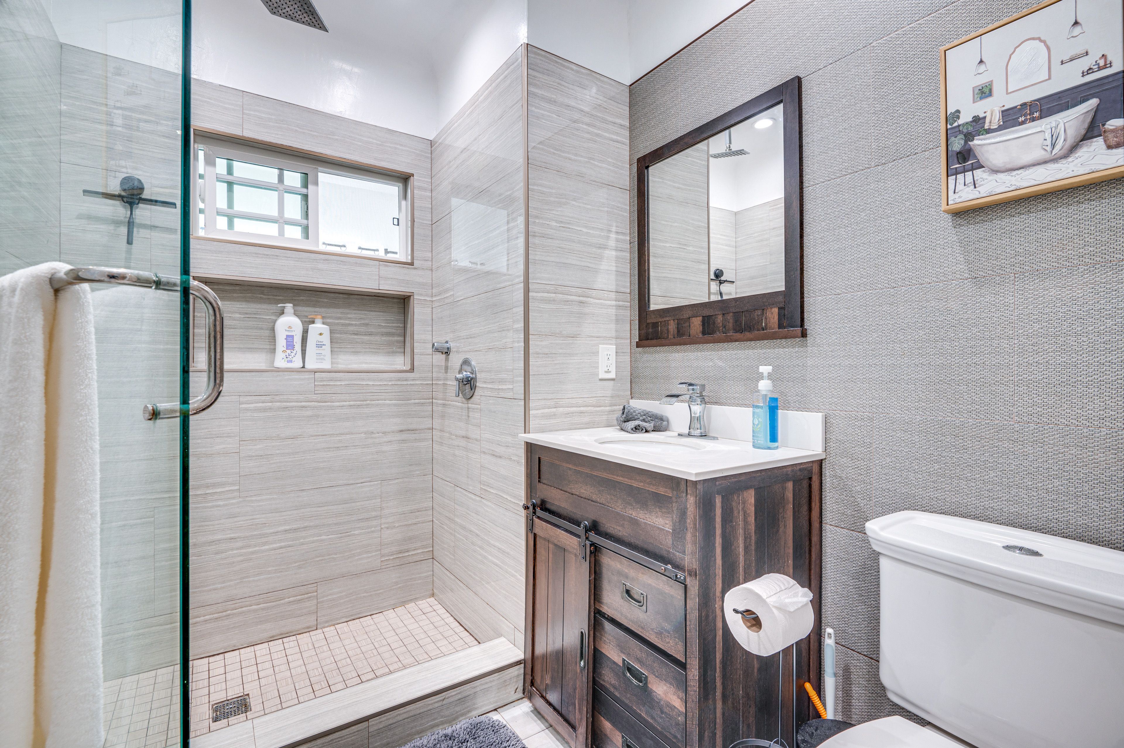 Full Bathroom