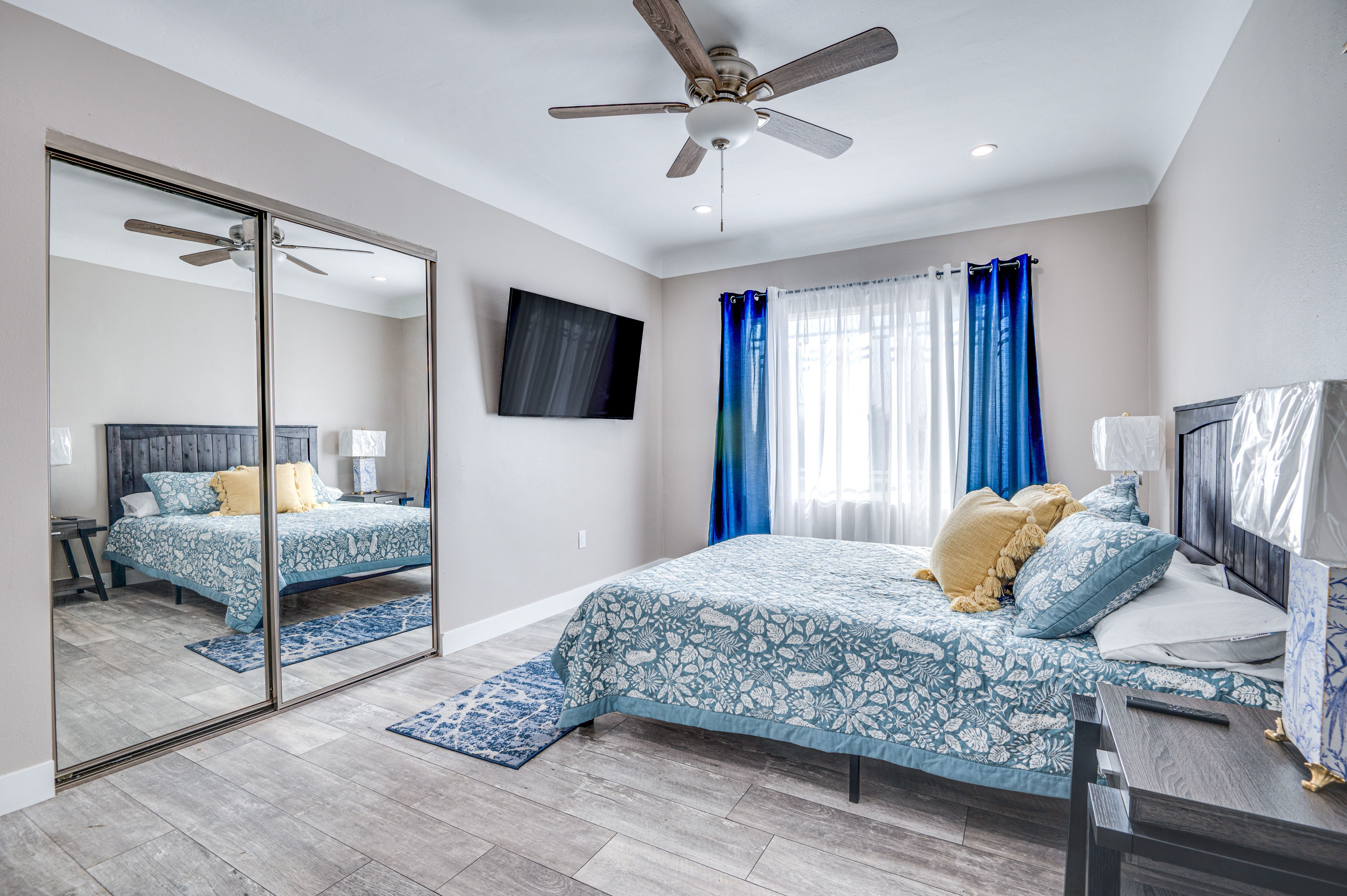 Bedroom 2 | Queen Bed