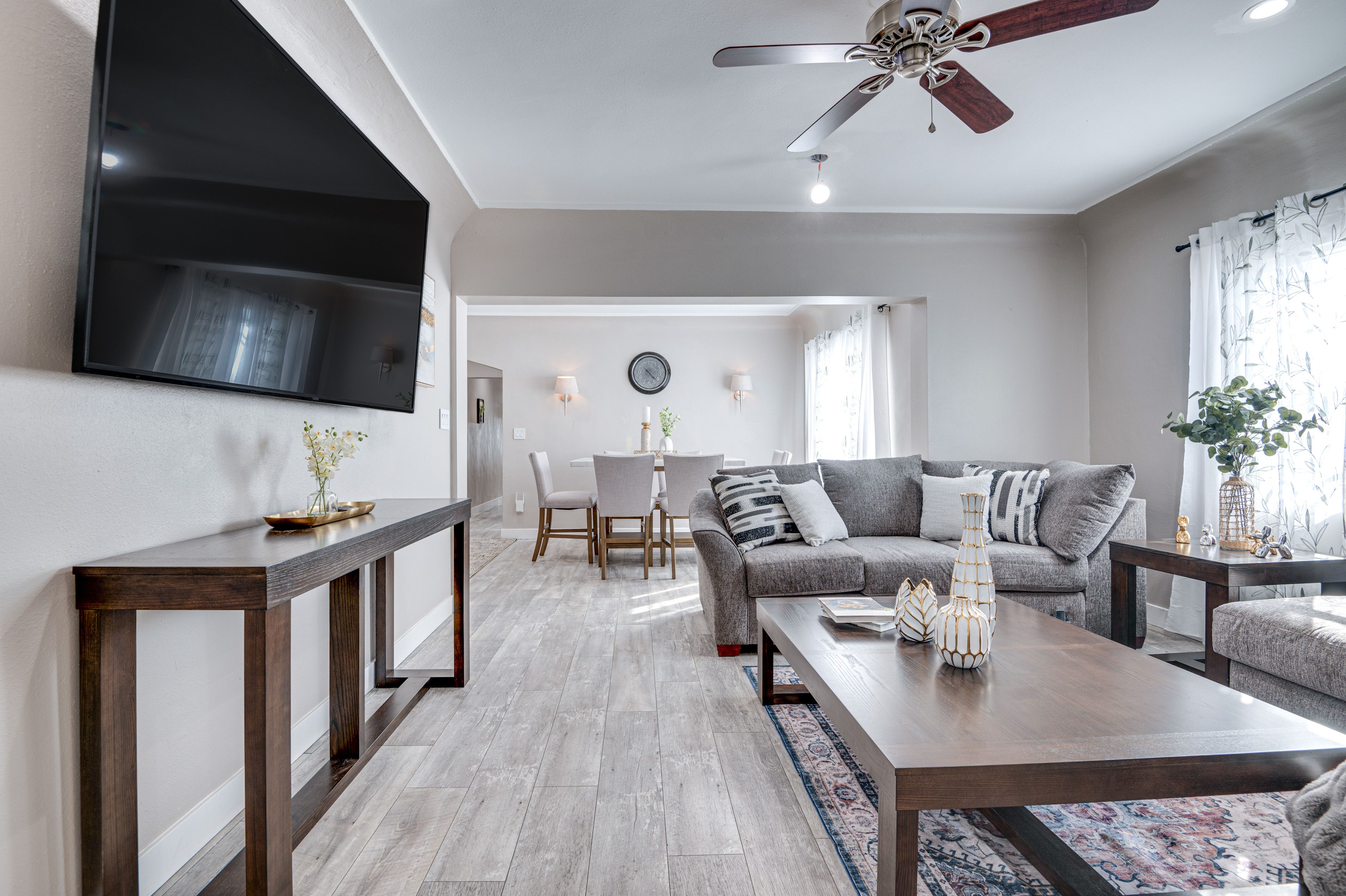Living Room | Free WiFi | Electric Heat | Smart TV