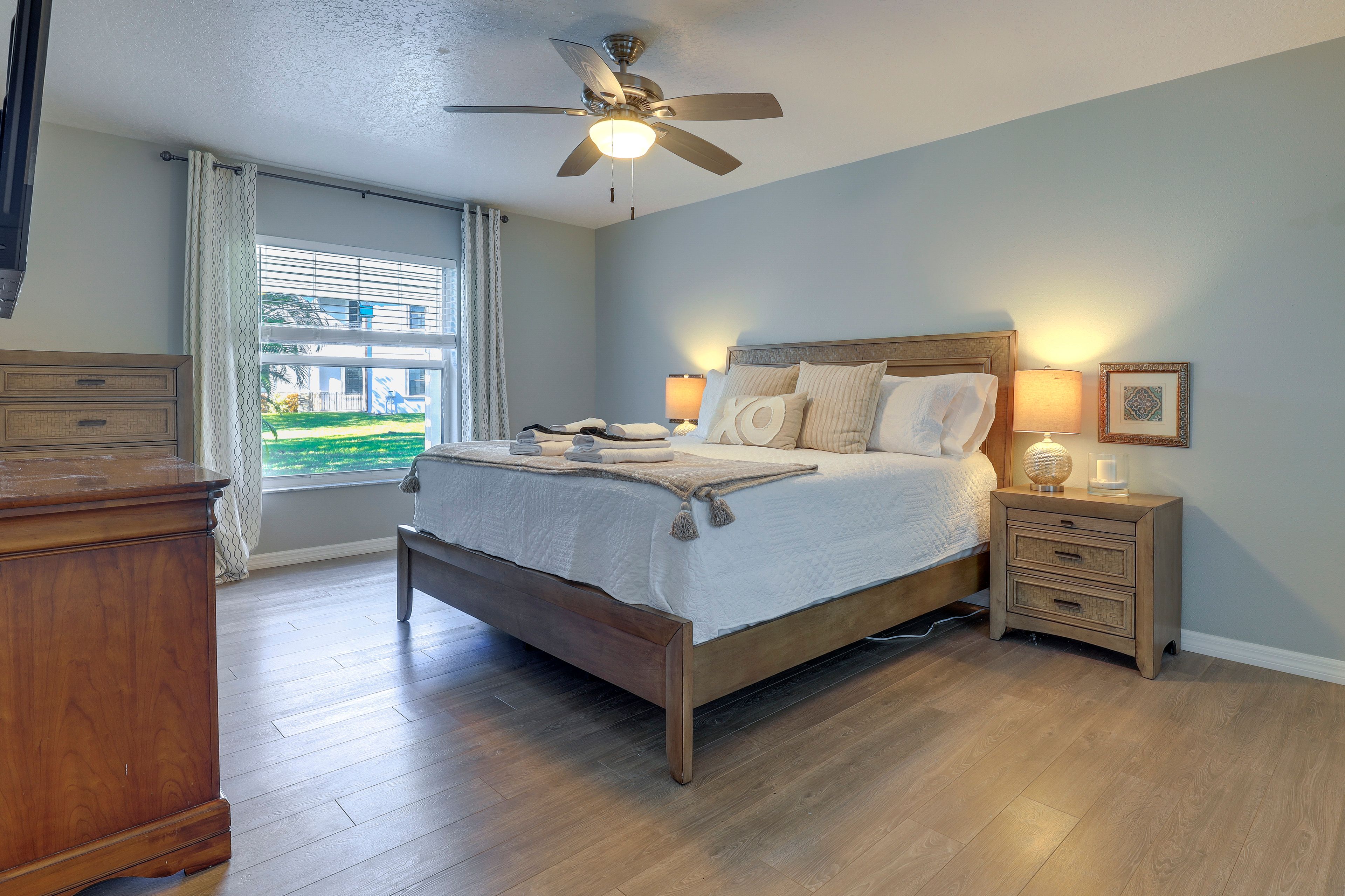 Bedroom 1 | King Bed | Linens Provided | En-Suite Bathroom