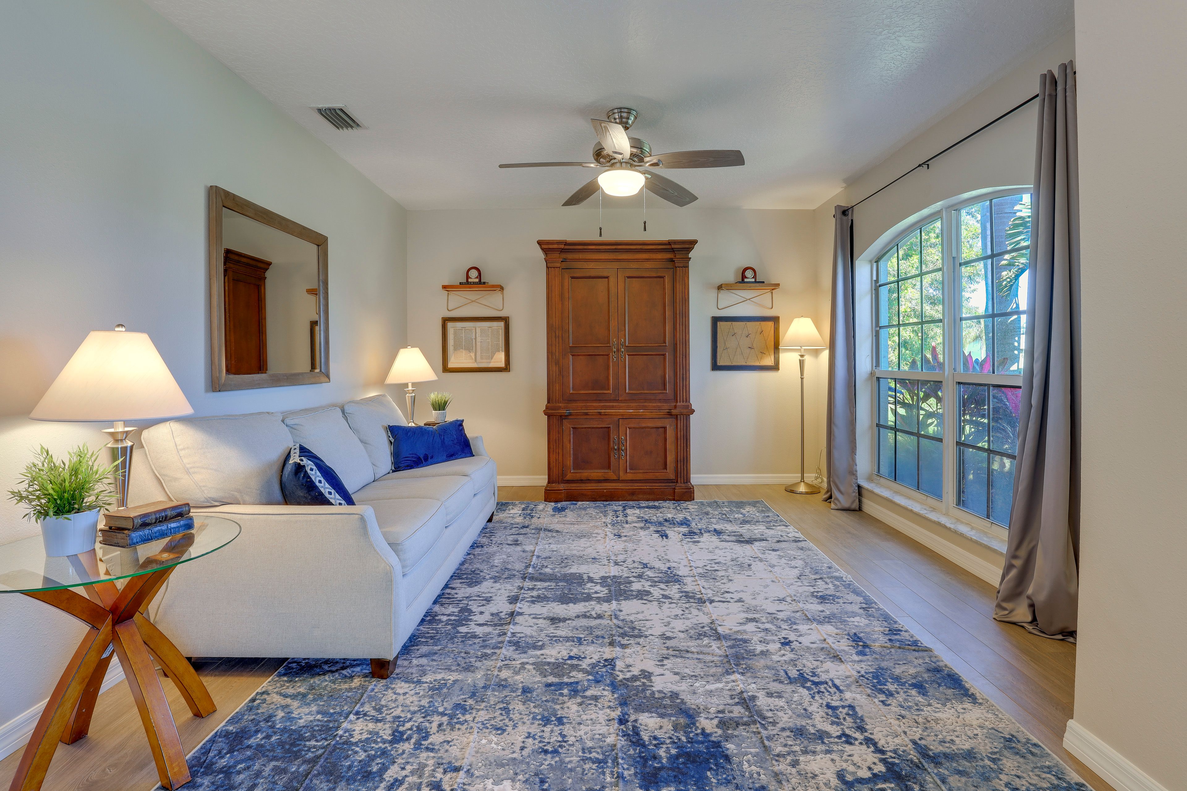 Sitting Room | Sleeper Sofa