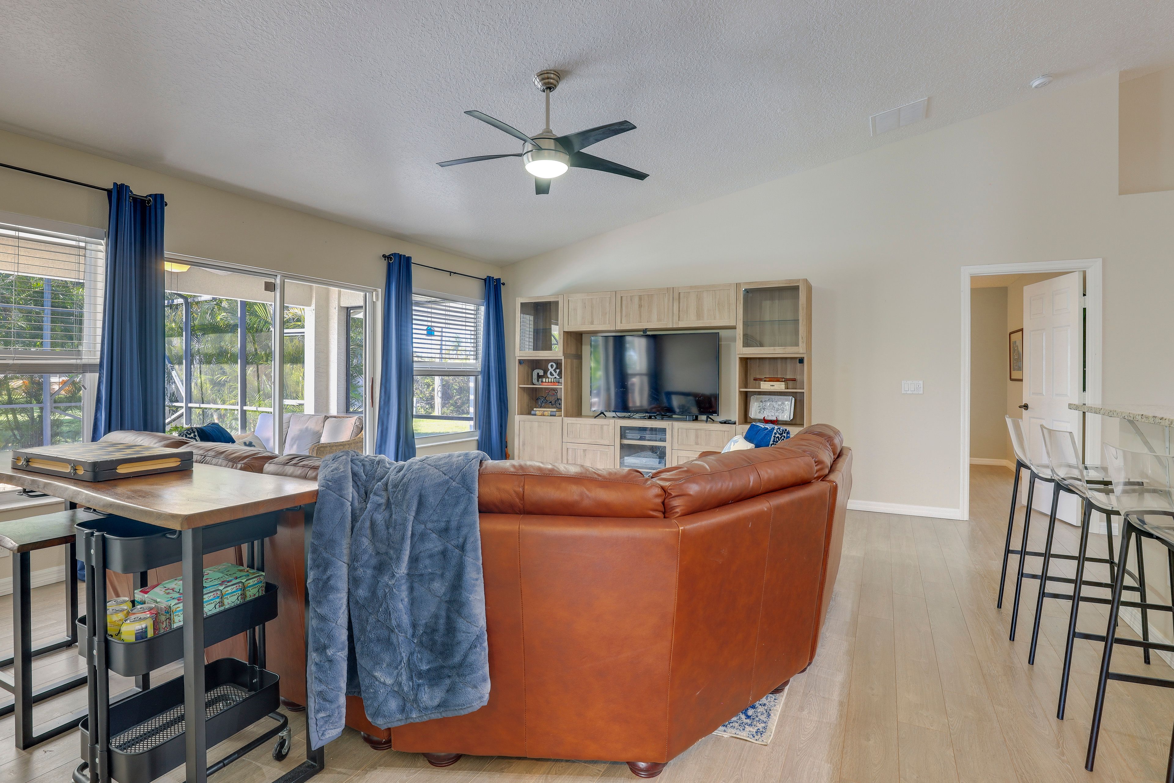 Living Room | Flat-Screen TV