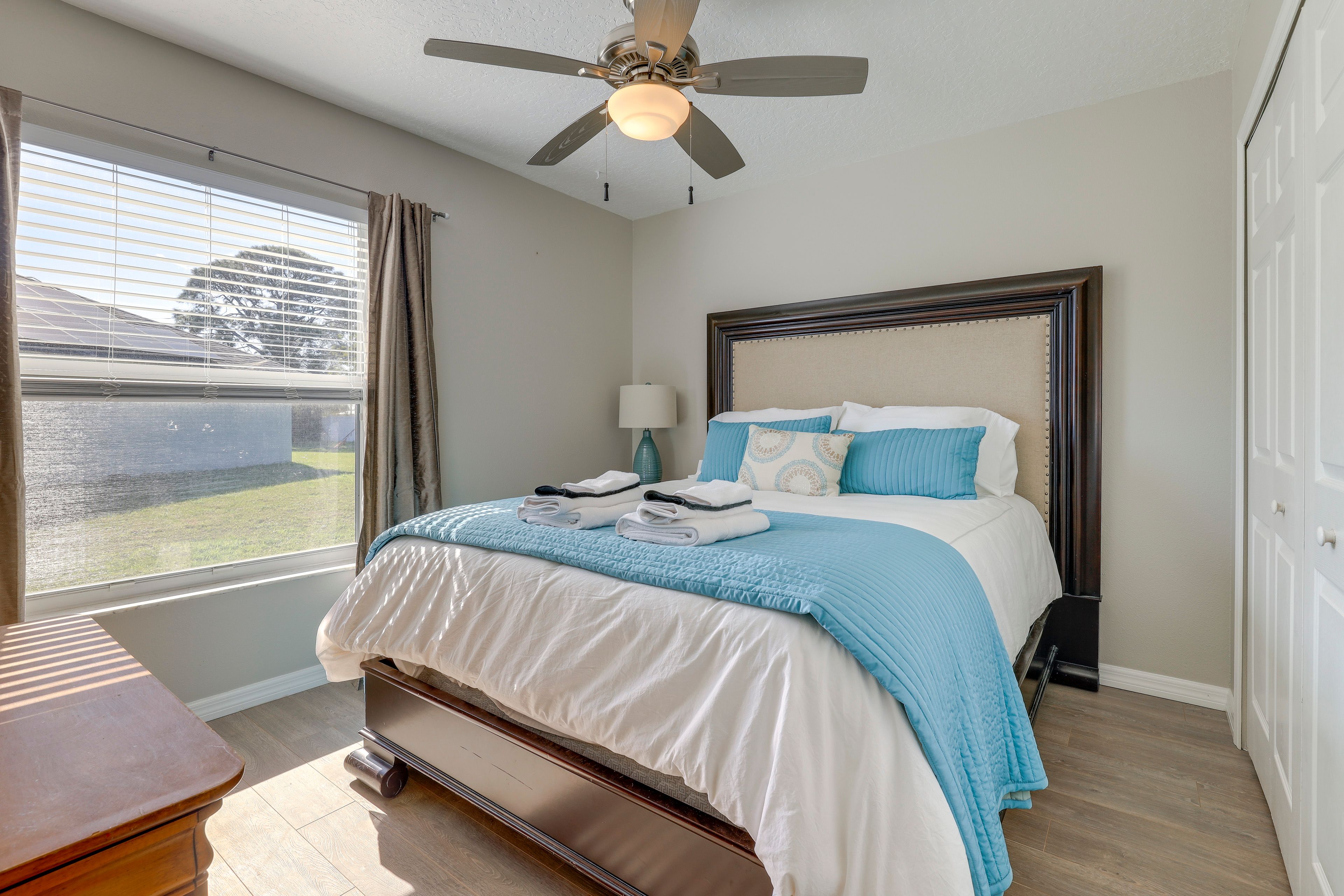 Bedroom 2 | Queen Bed