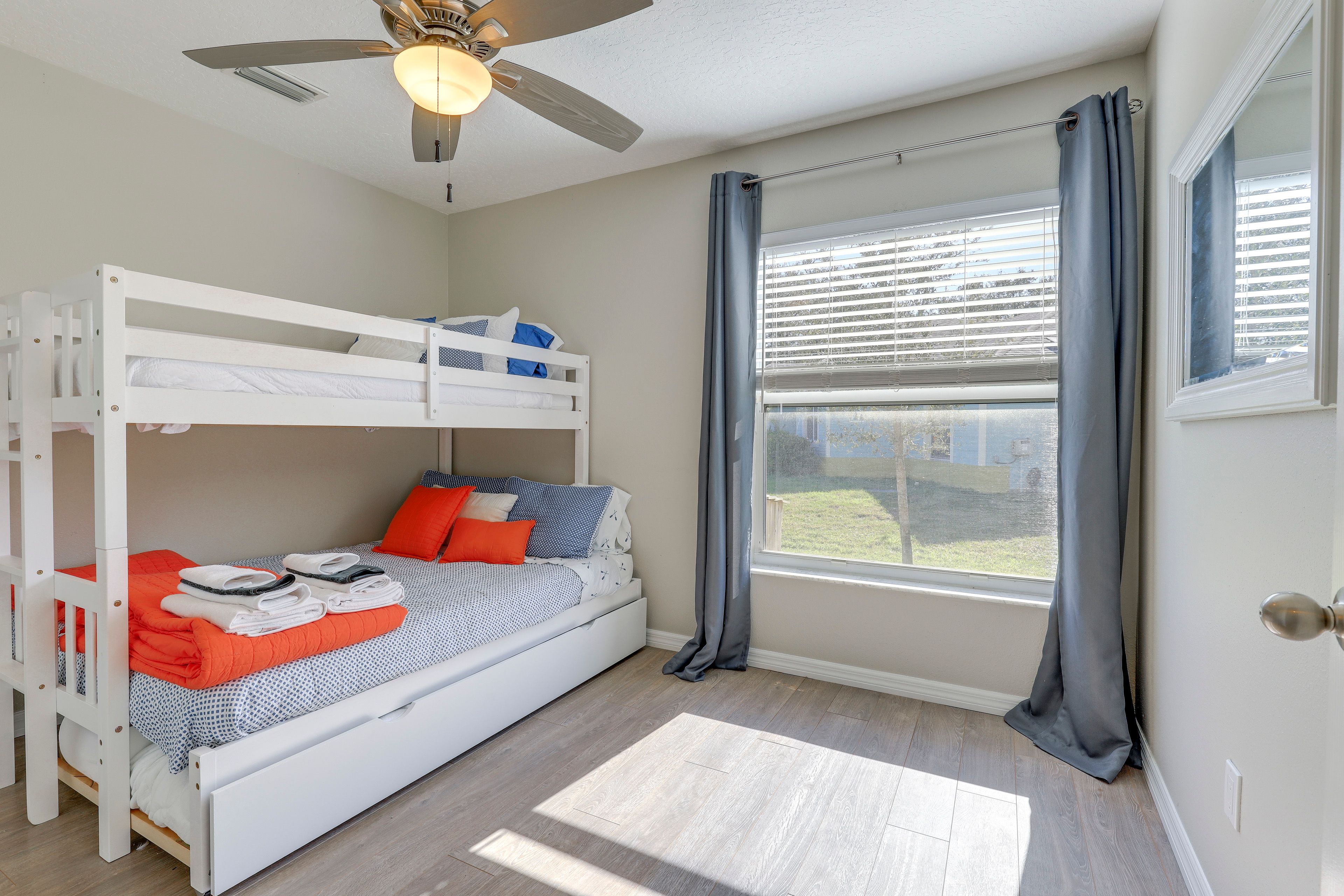 Bedroom 3 | Twin/Full Bunk Bed