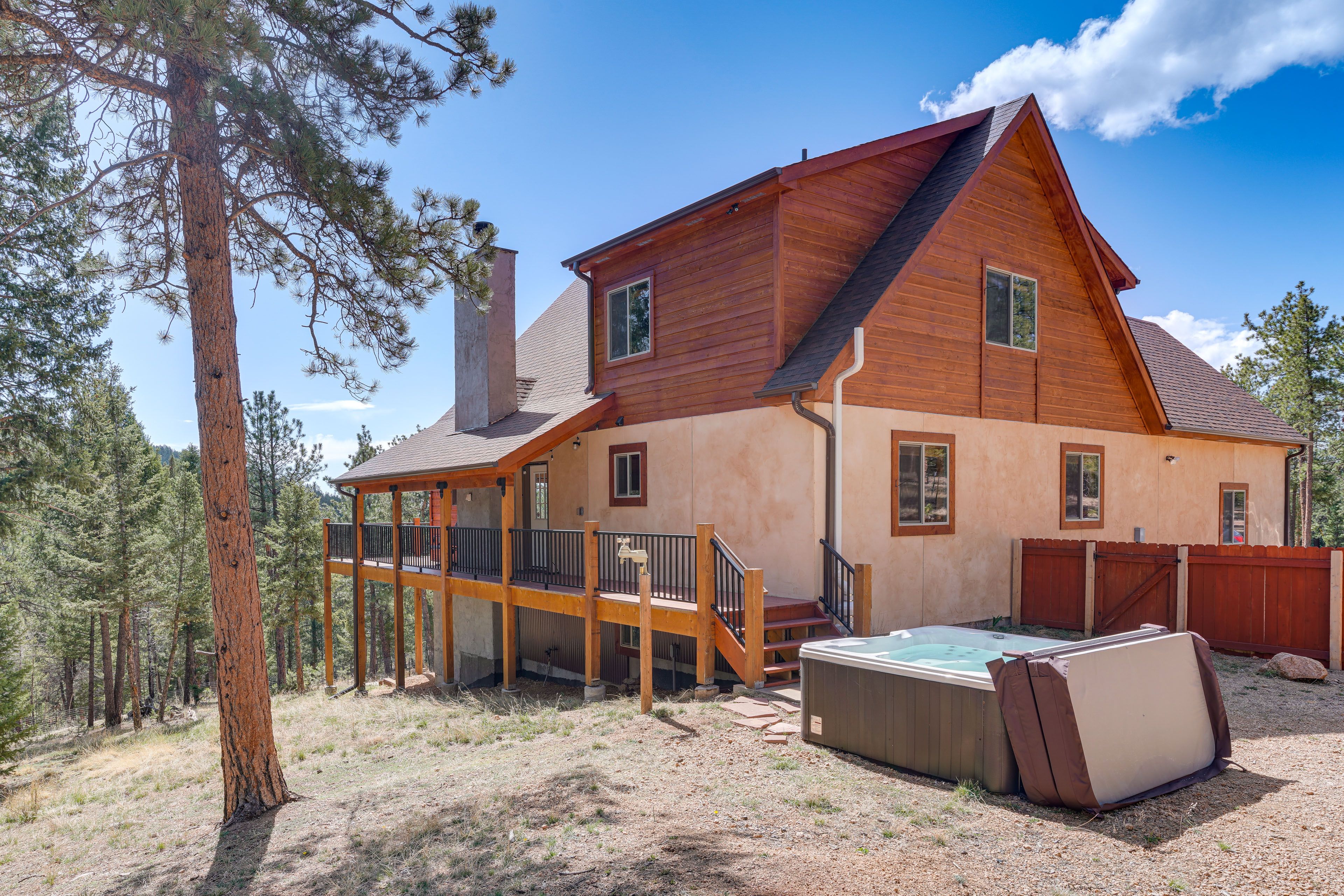 Pine Vacation Rental | 4BR | 2BA | 2,800 Sq Ft | 5 Steps Required to Enter