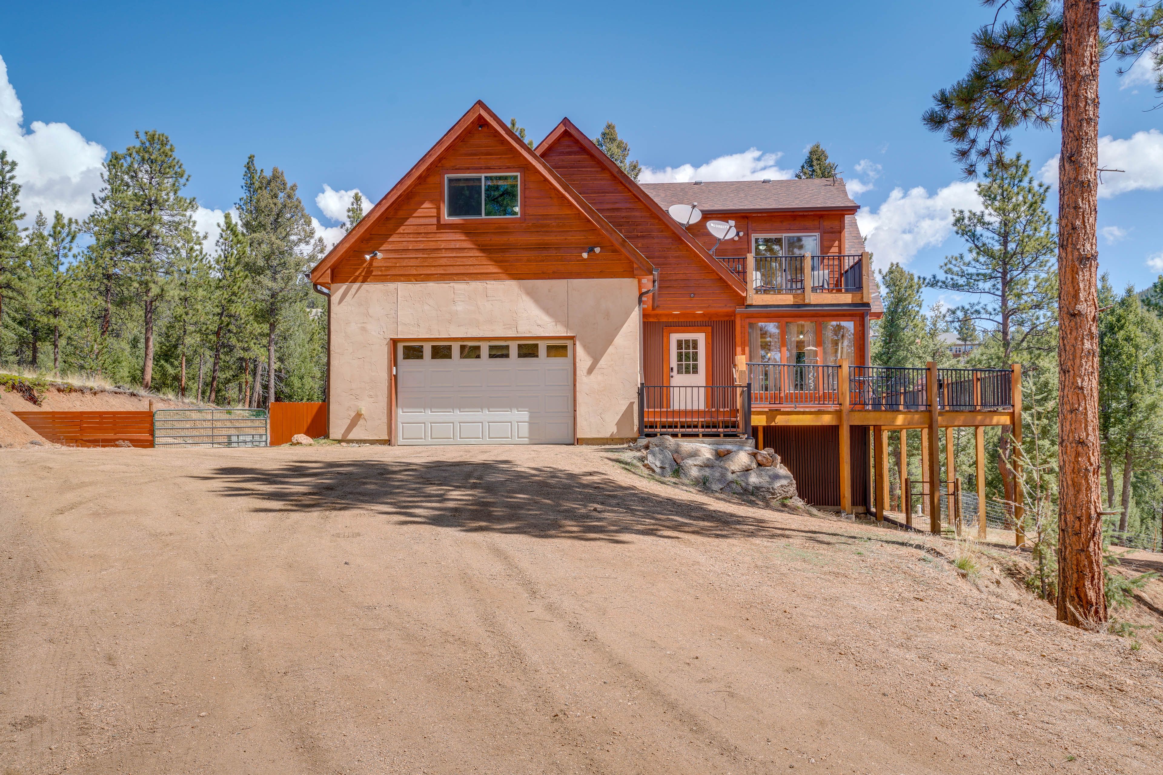 Cabin Exterior | Parking | Driveway (3 Vehicles)