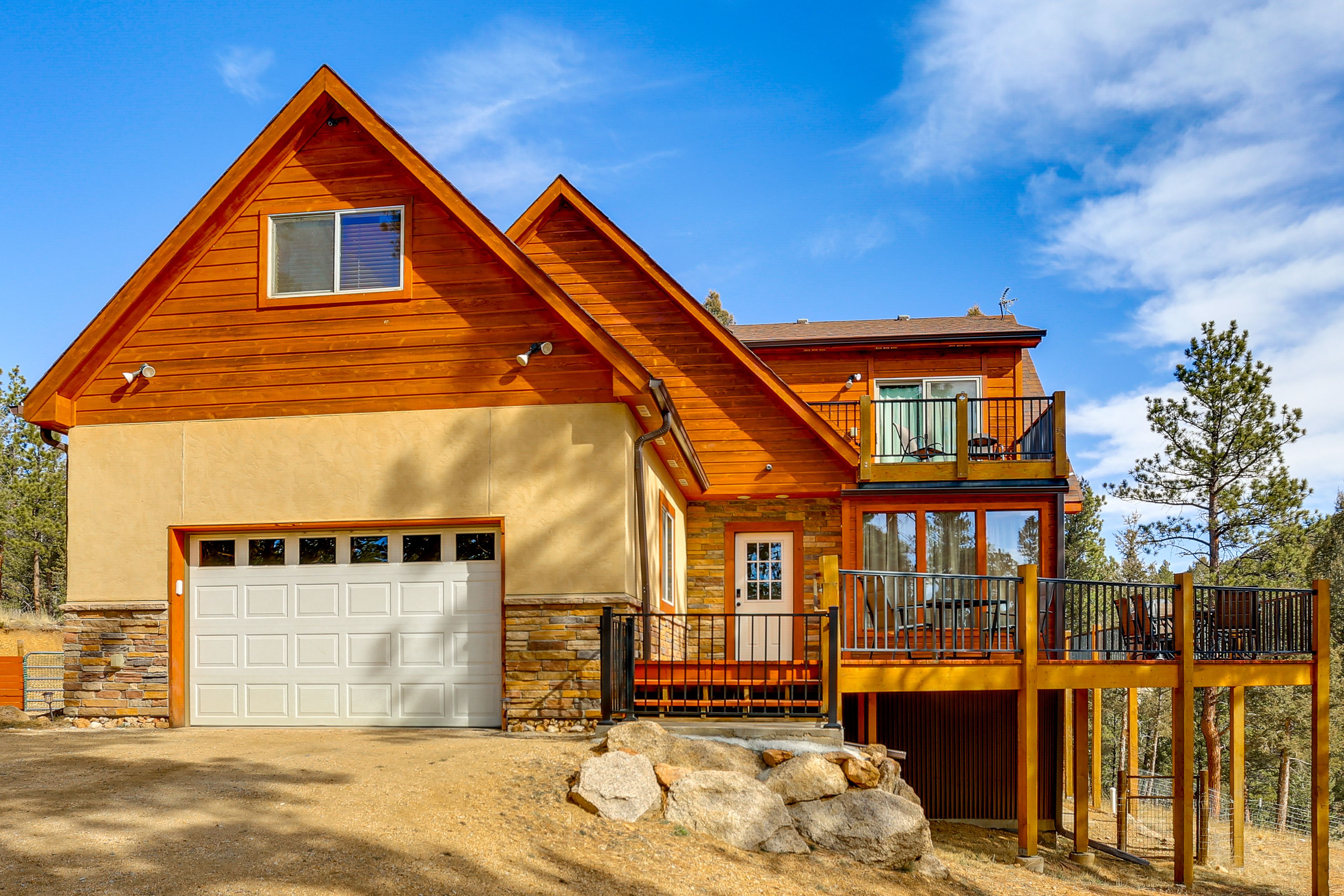 Cabin Exterior | Parking | Driveway (3 Vehicles)