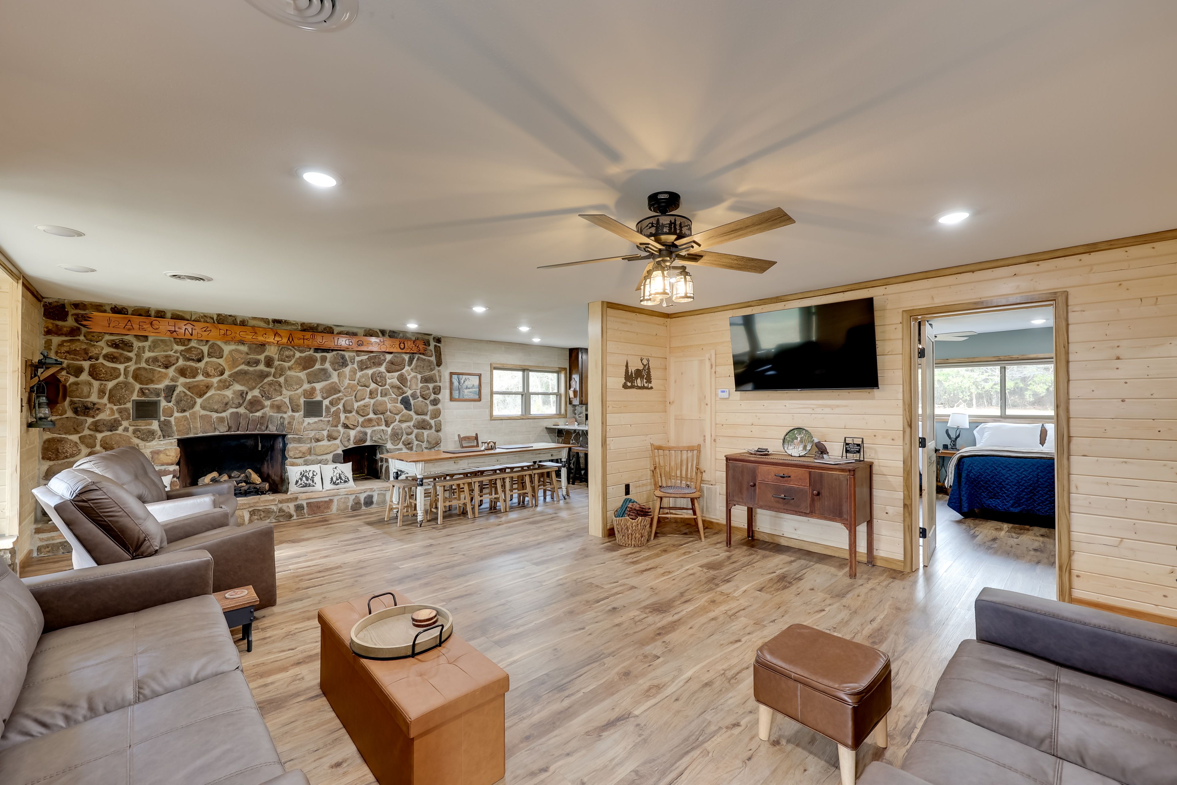 Magazine Vacation Rental | 3BR | 2BA | 1,500 Sq Ft | Steps to Enter
