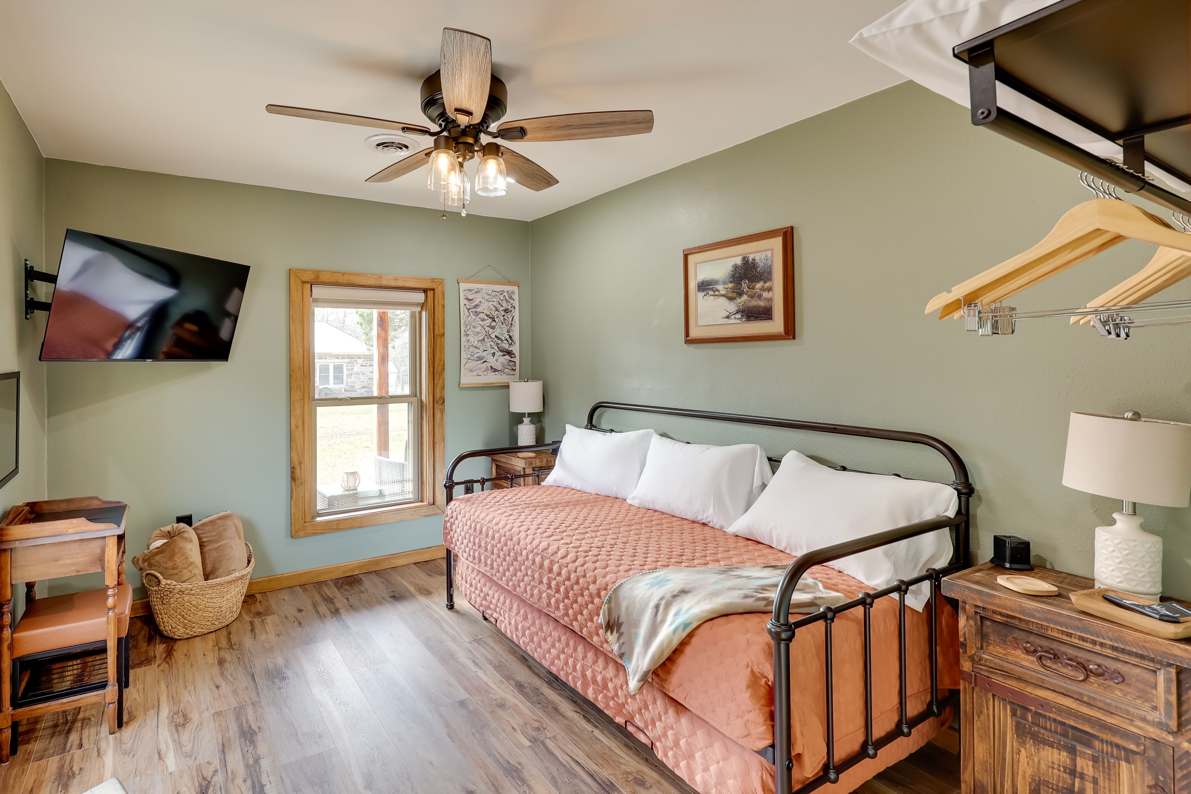 Bedroom 3 | Twin Daybed w/ Twin Trundle