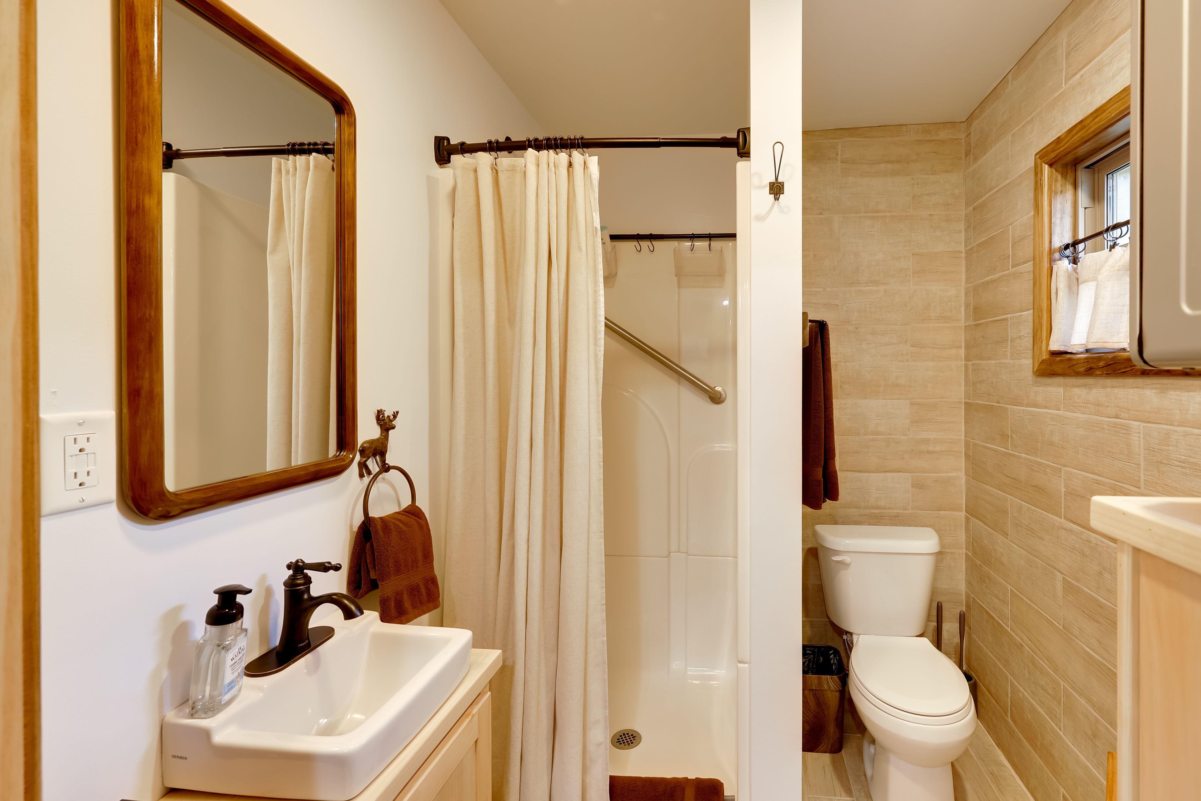 Full Bathroom