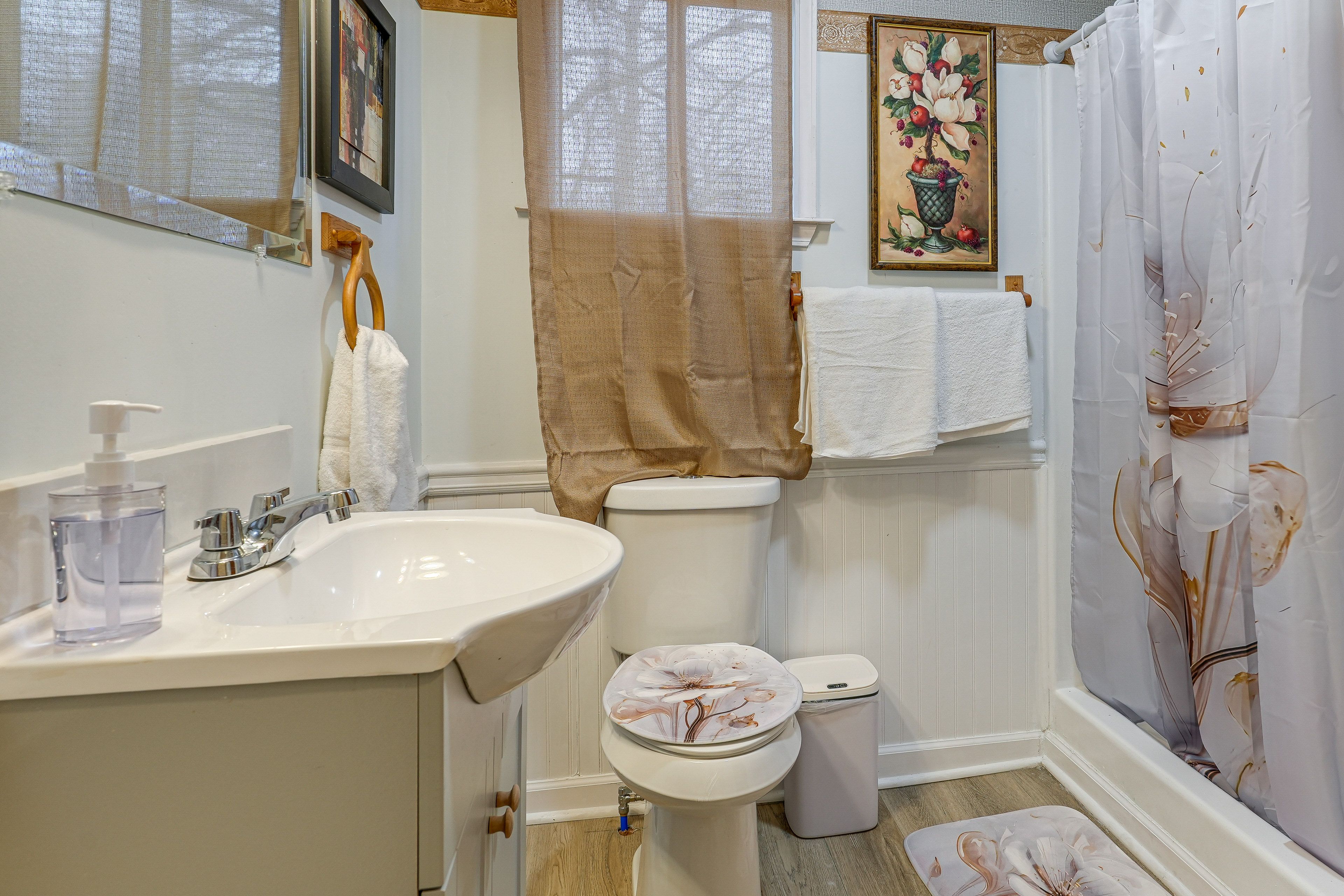 Full Bathroom | Complimentary Toiletries
