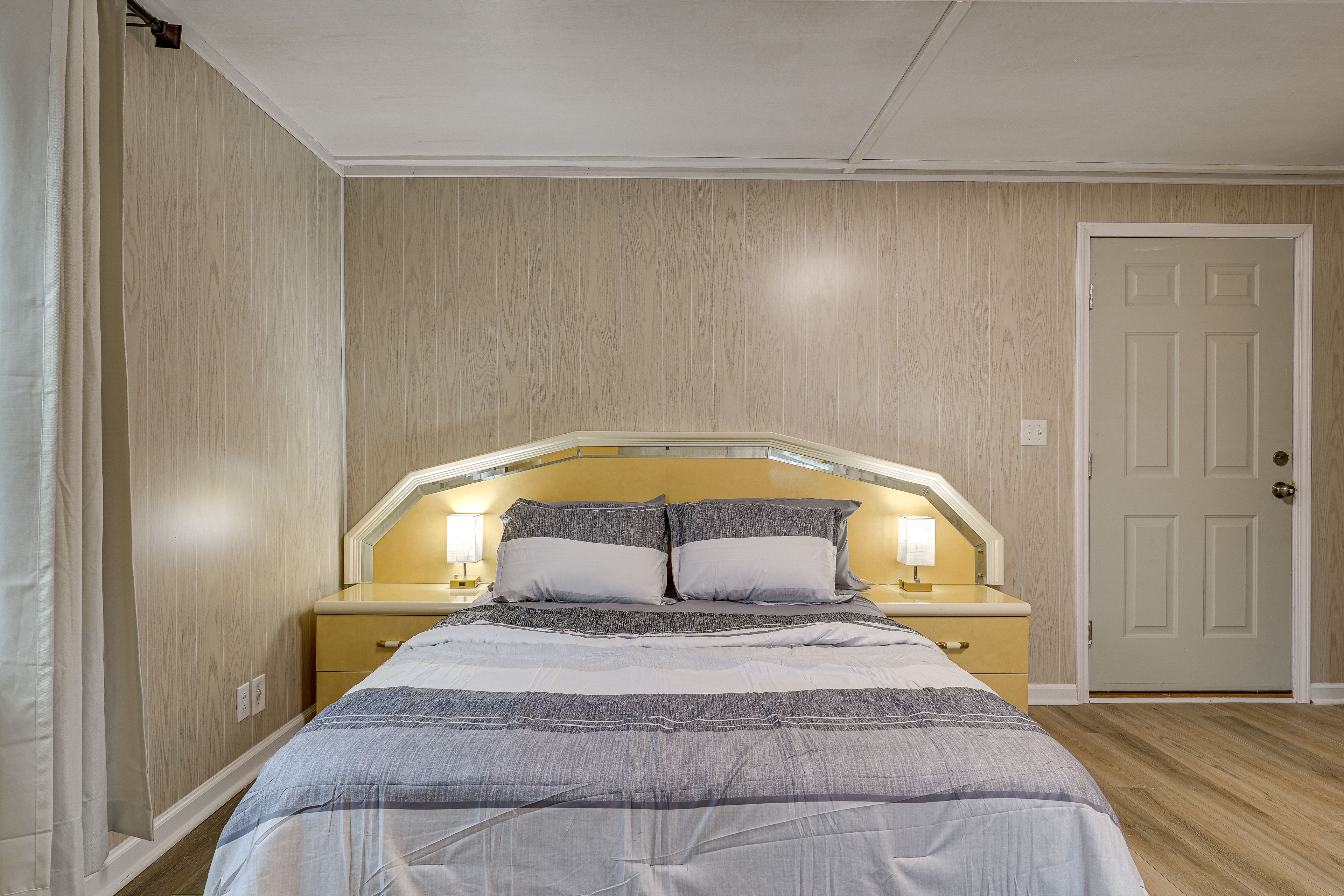 Bedroom 2 | Queen Bed