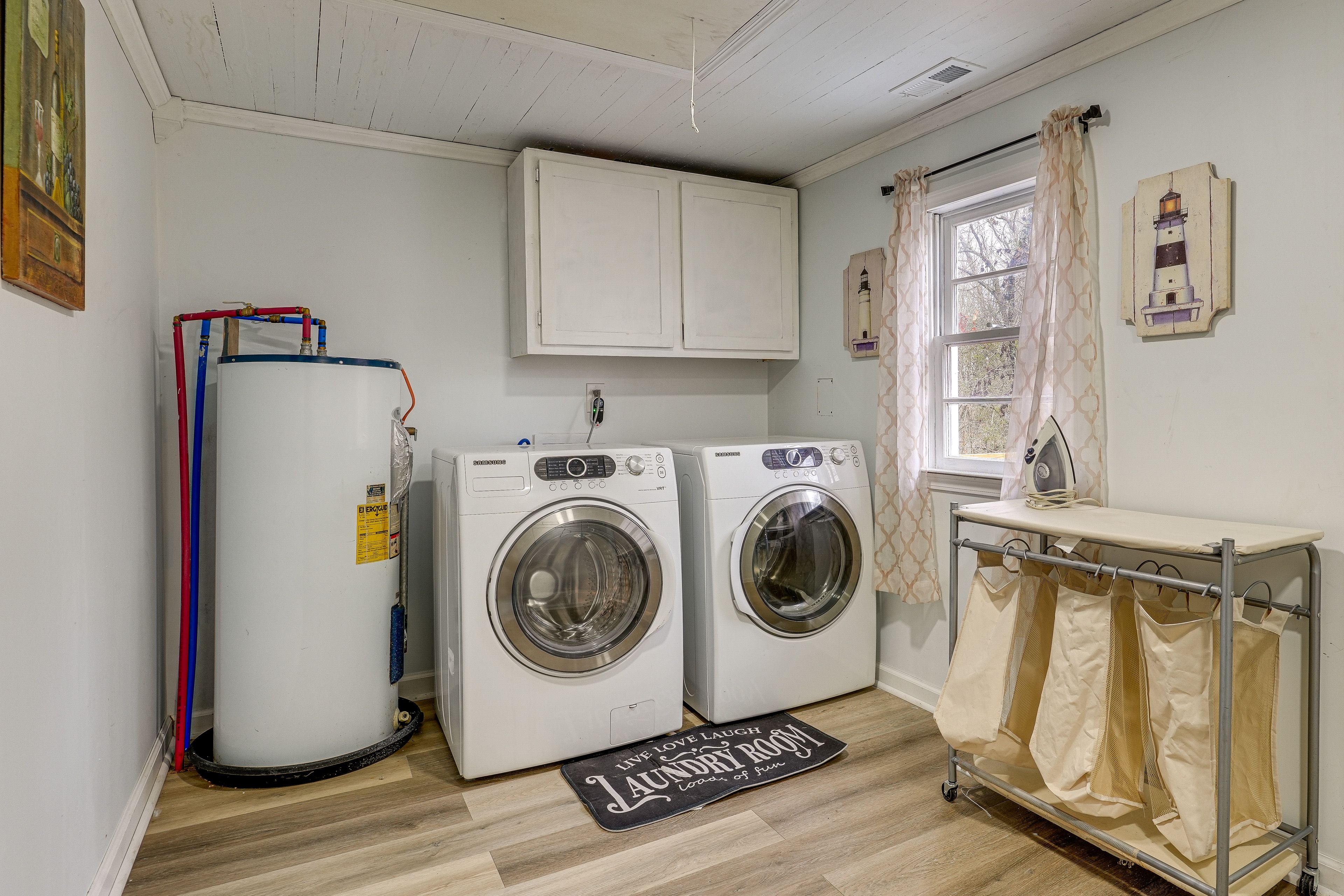 Laundry Room | Washer & Dryer