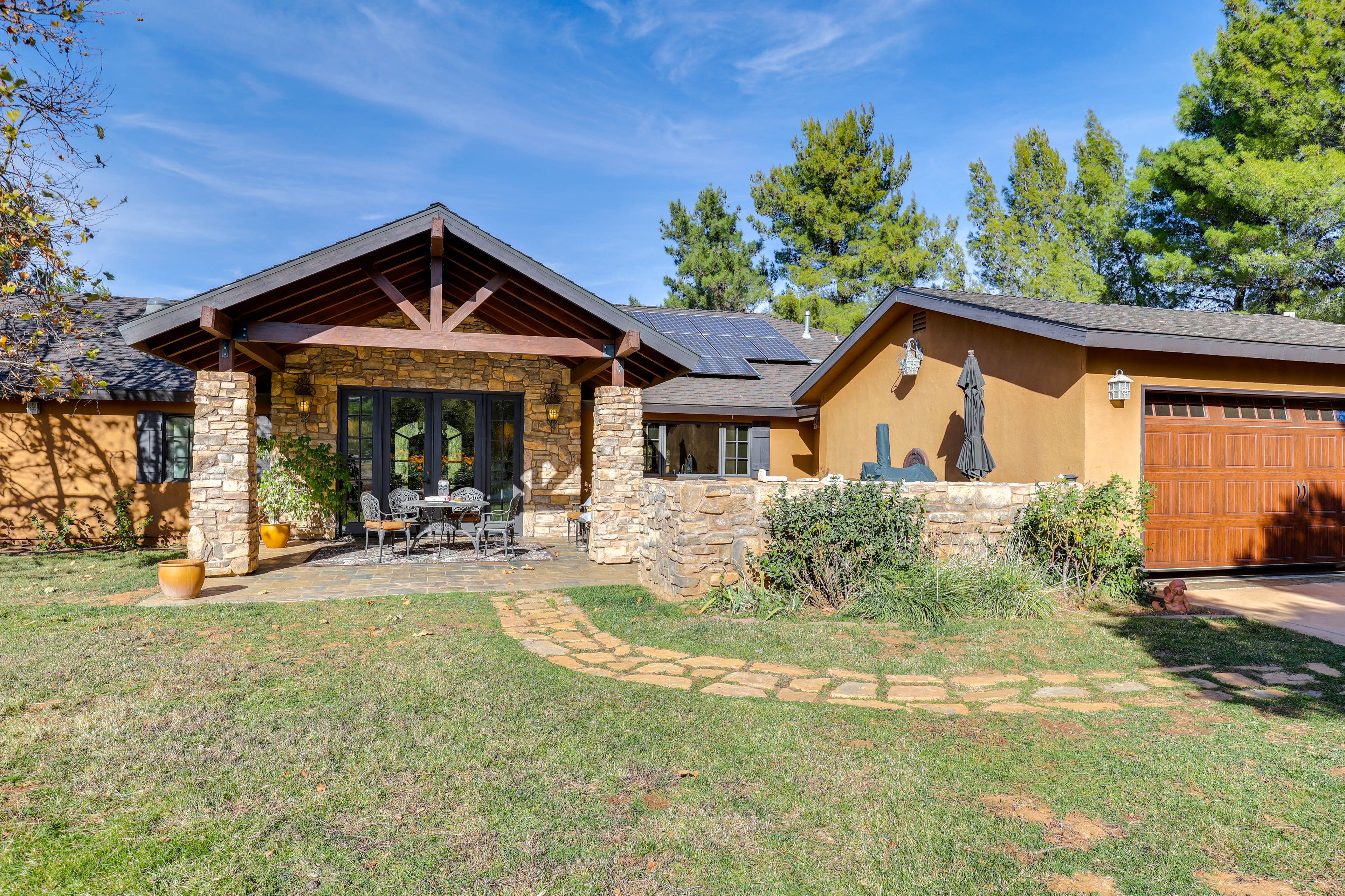 Covered Patio | Outdoor Seating