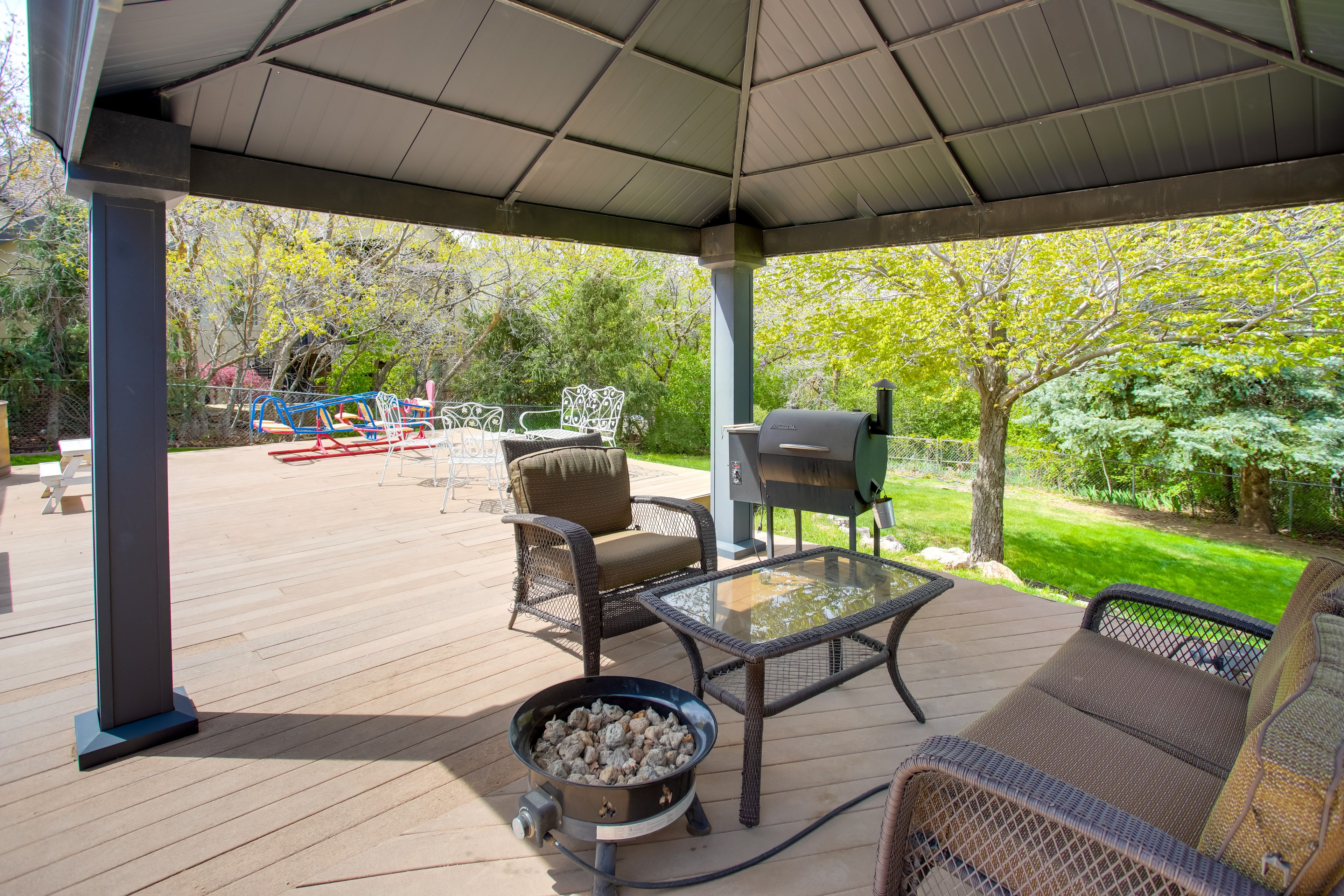 Deck | Gazebo | Seating | Fire Pit | Mountain View | Smoker