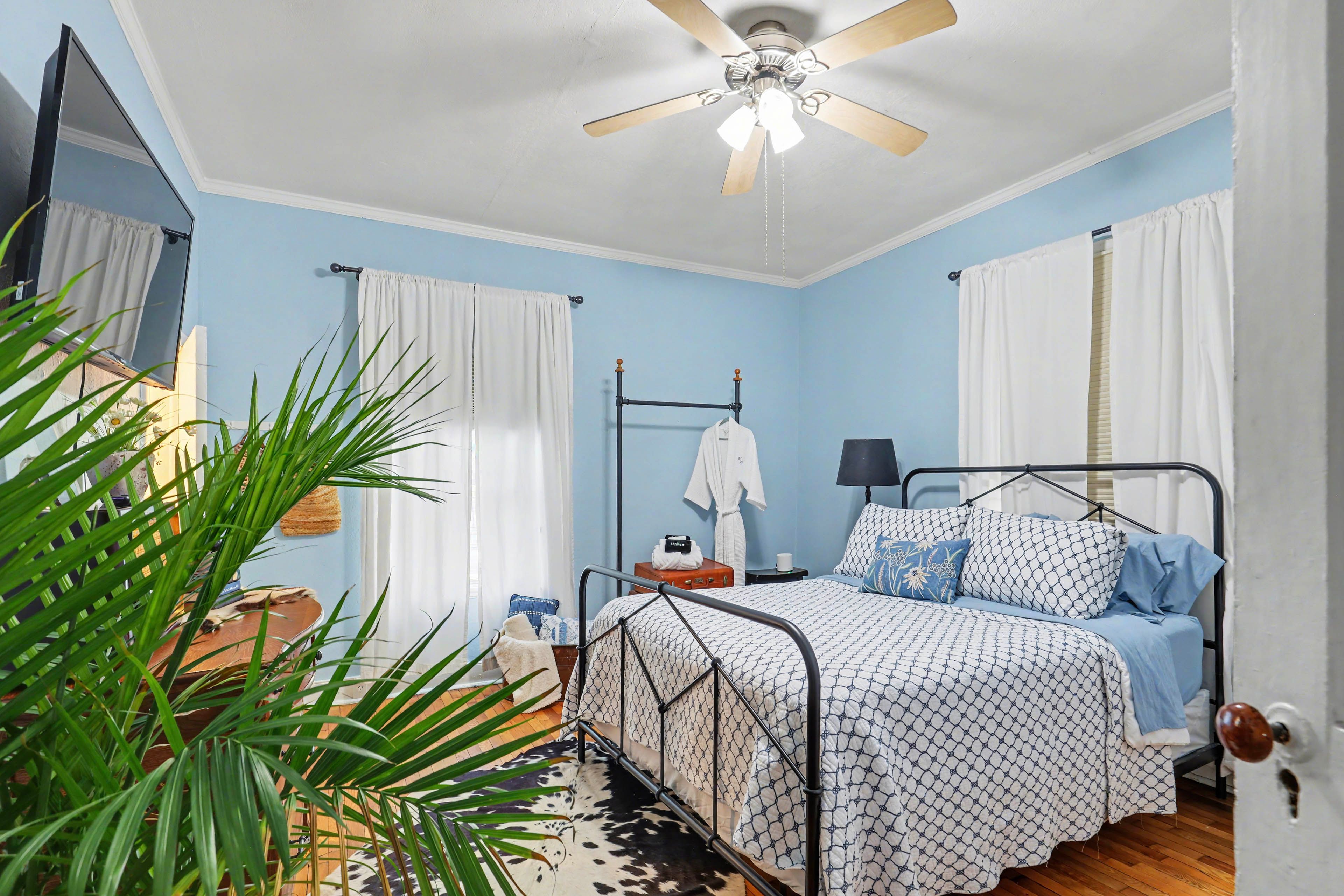 Bedroom 2 | Queen Bed | 1st Floor