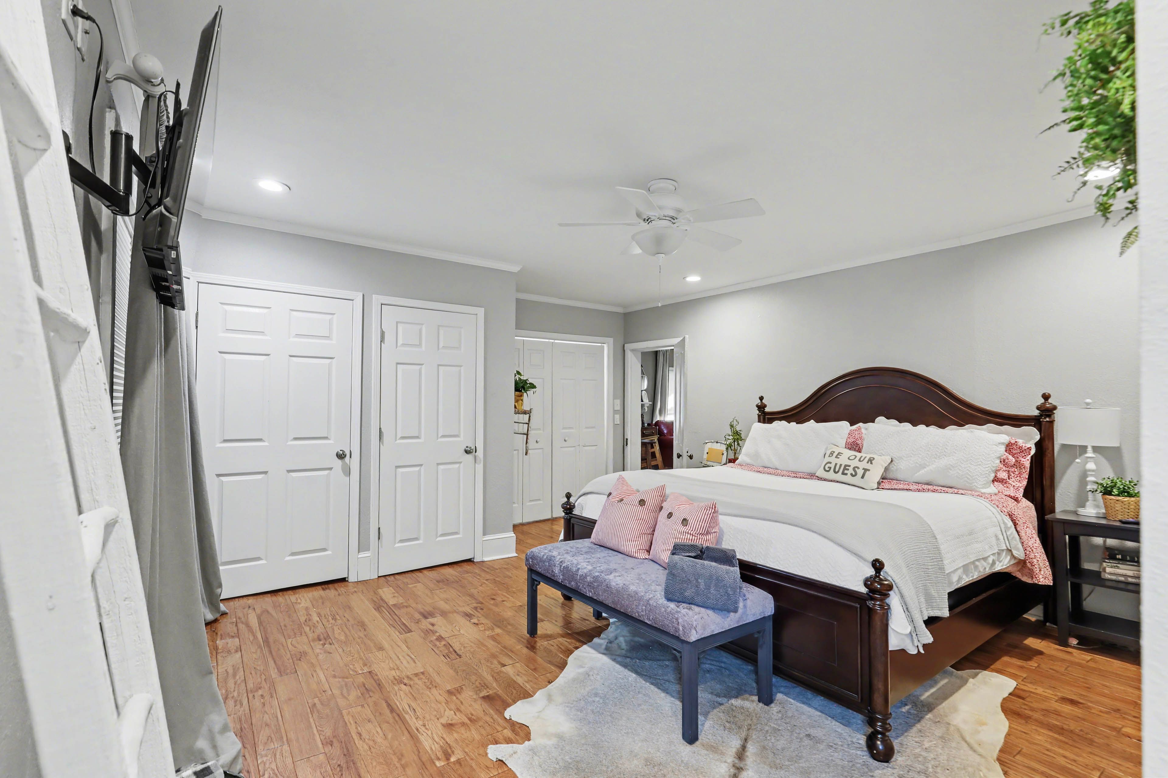 Bedroom 1 | King Bed | 1st Floor