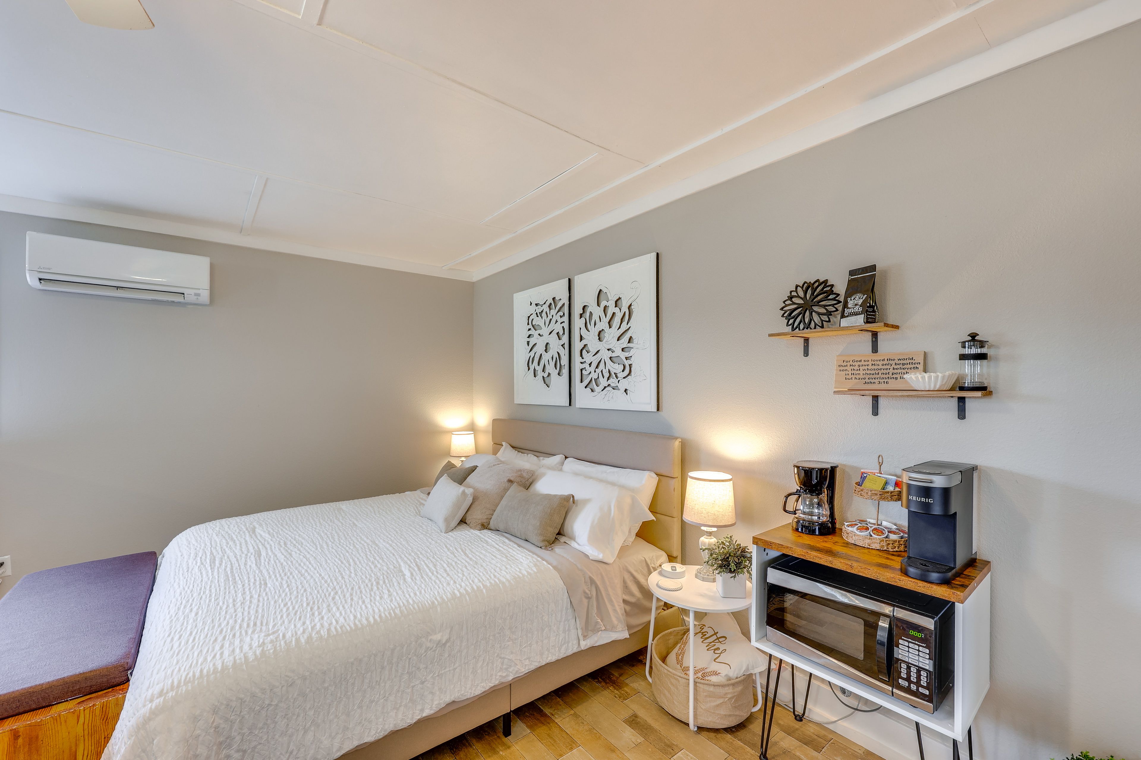 Studio | King Bed | Linens & Towels Provided