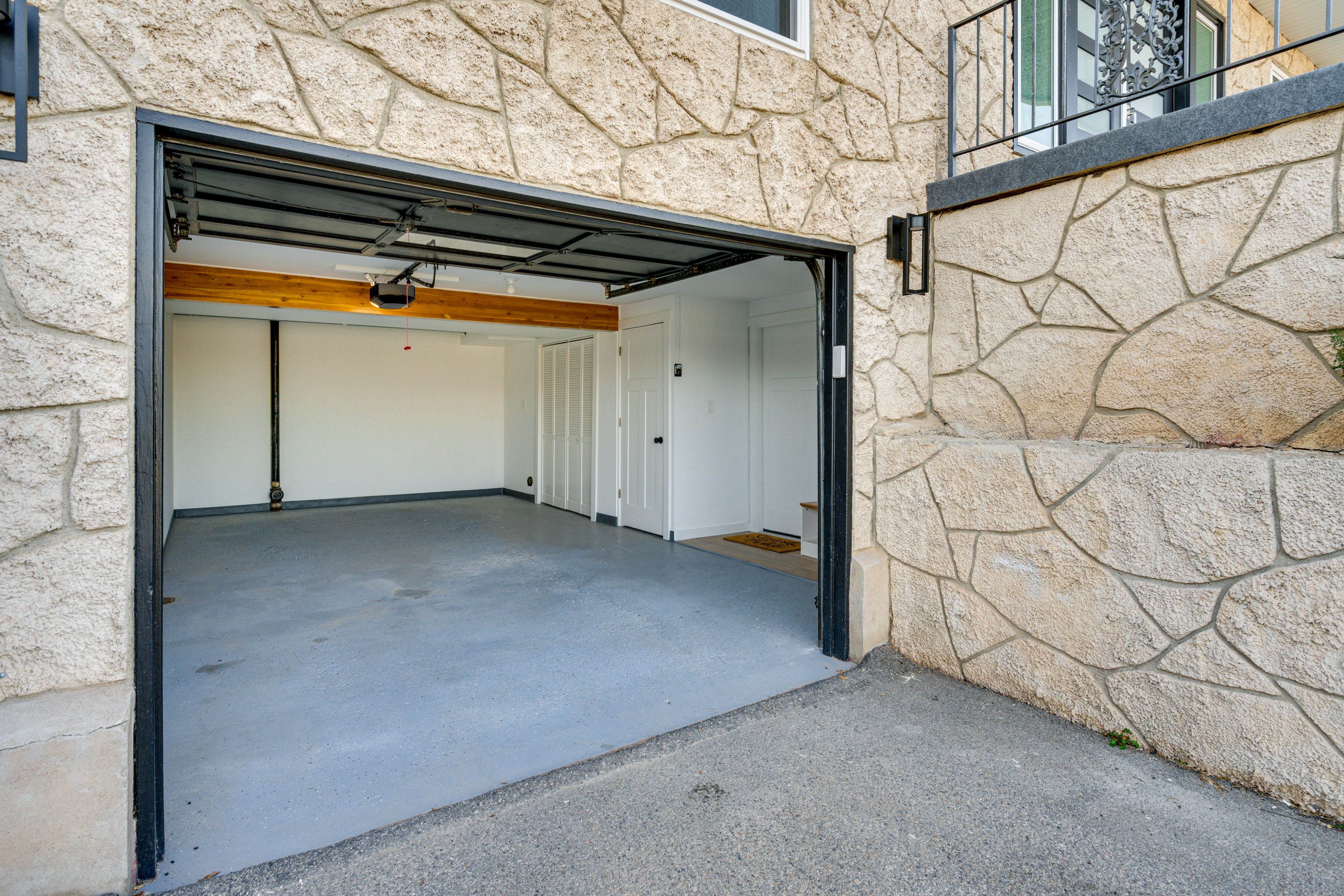 Parking | Garage (1 Vehicle) | Driveway (2 Vehicles) | Trailer Parking Allowed