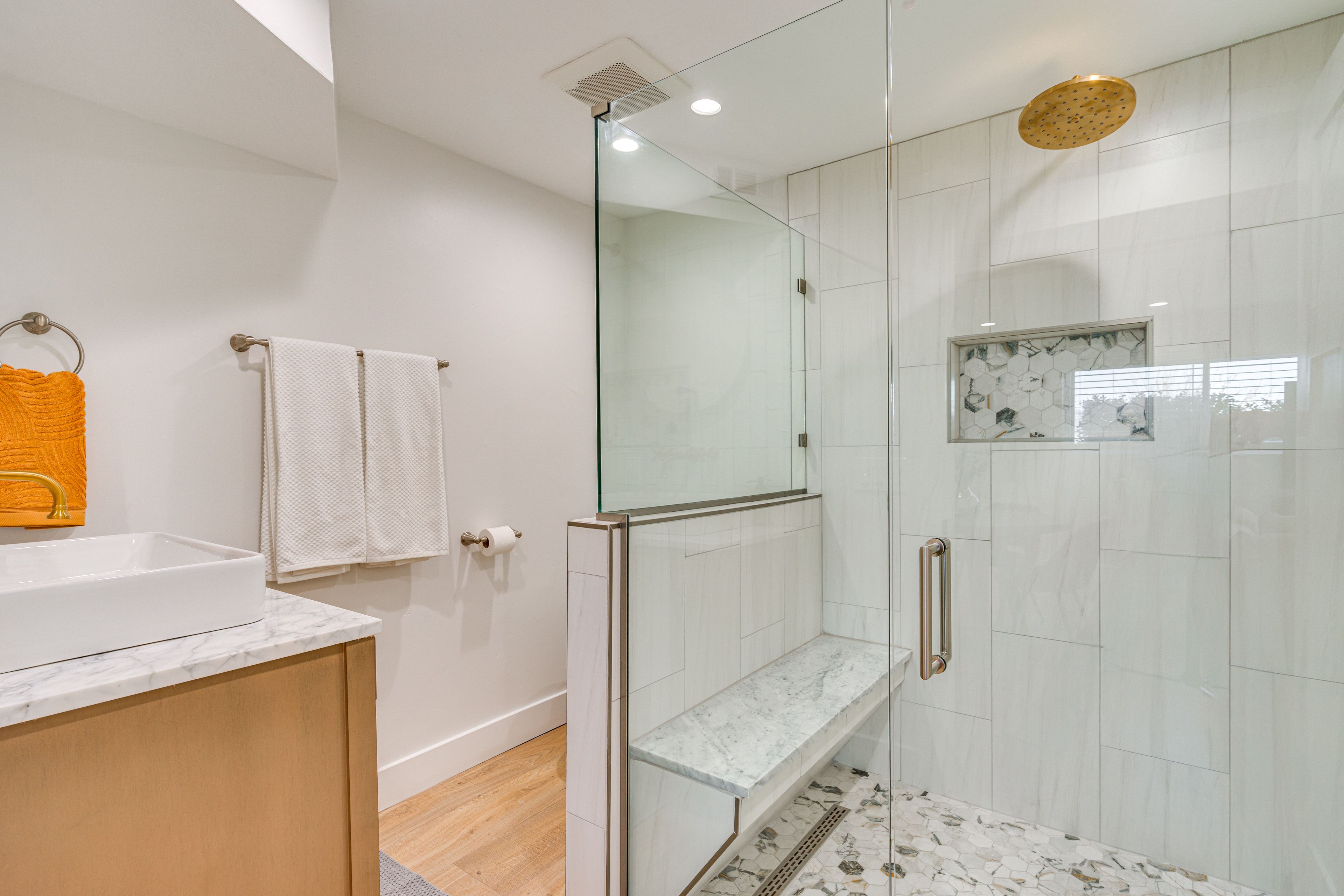 Full Bathroom | Hair Dryer
