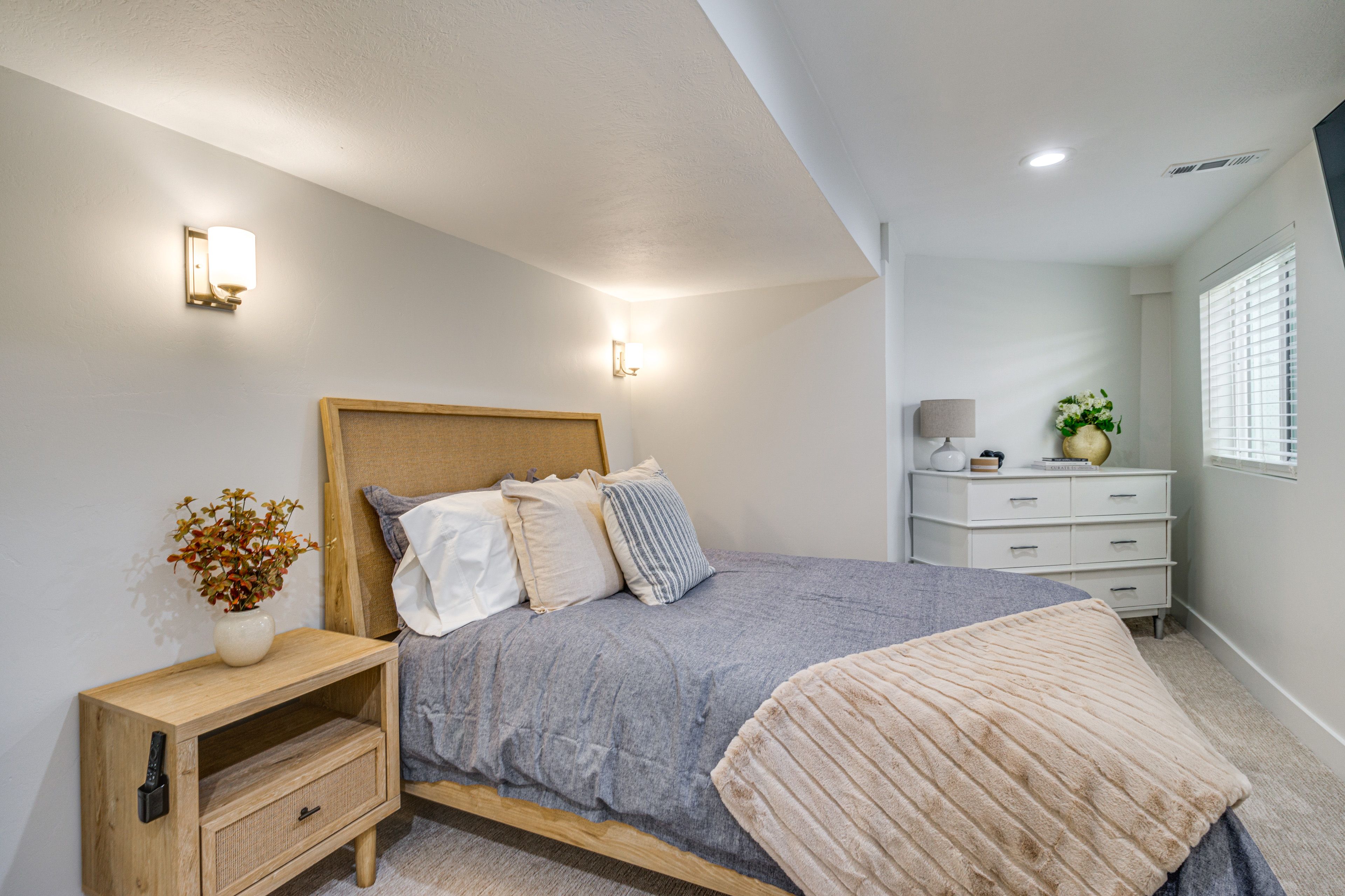 Bedroom 1 | Queen Bed | Smart TV | Linens Provided