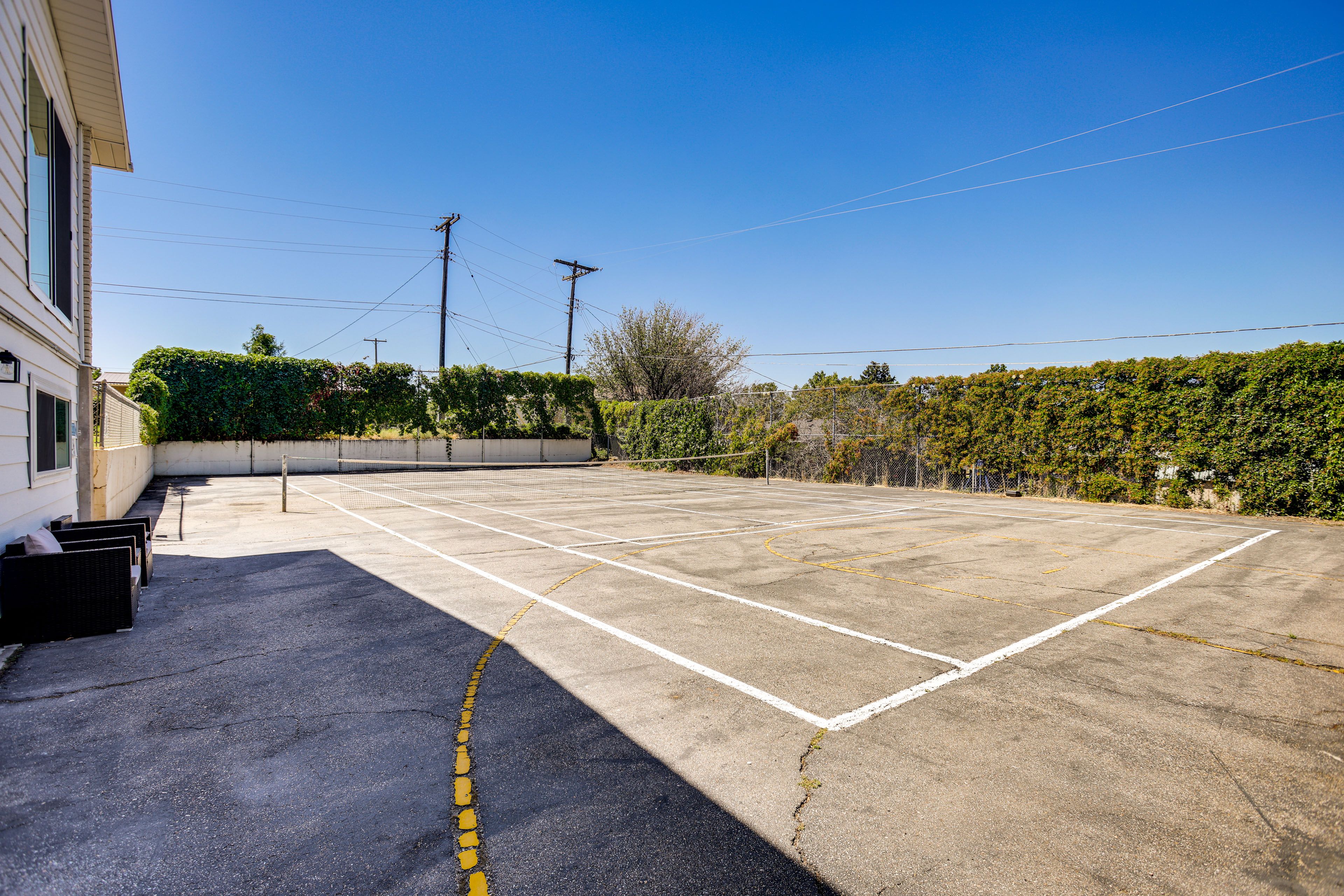 Tennis Court | Basketball Hoop