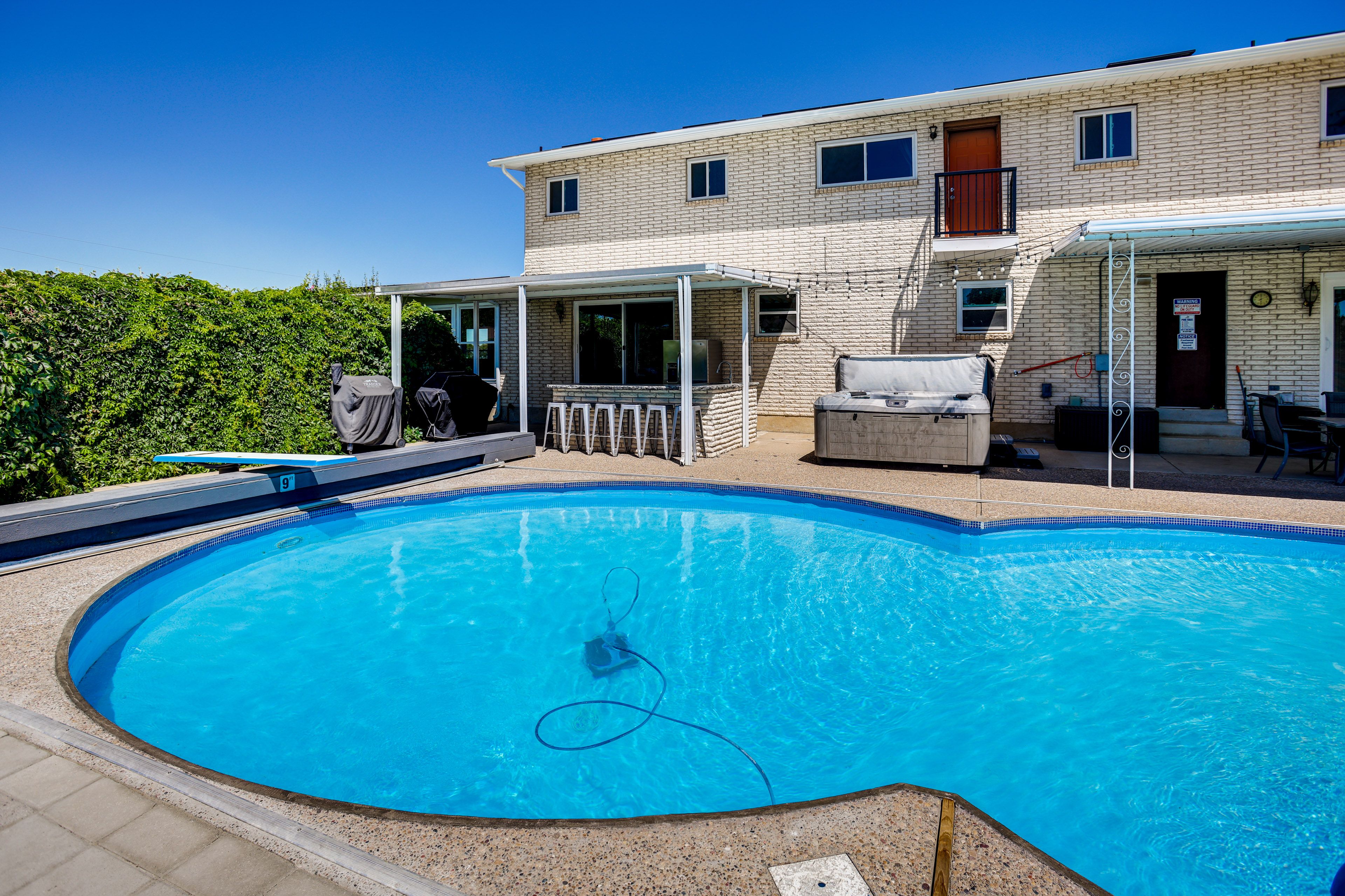 Shared Amenities | Fenced-In Yard | Bar | Year-Round Hot Tub | Seasonal Pool
