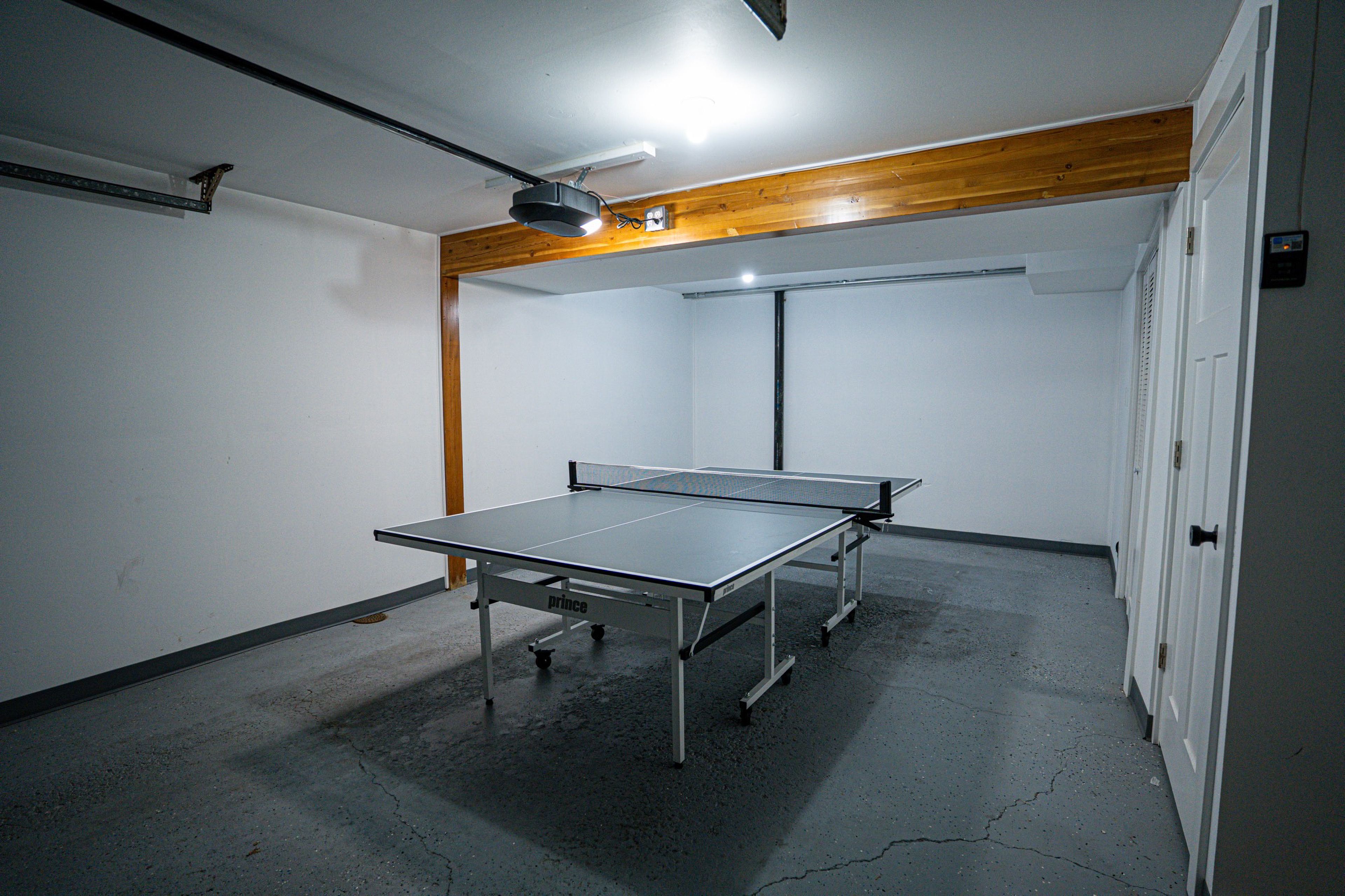 Garage | Ping-Pong Table