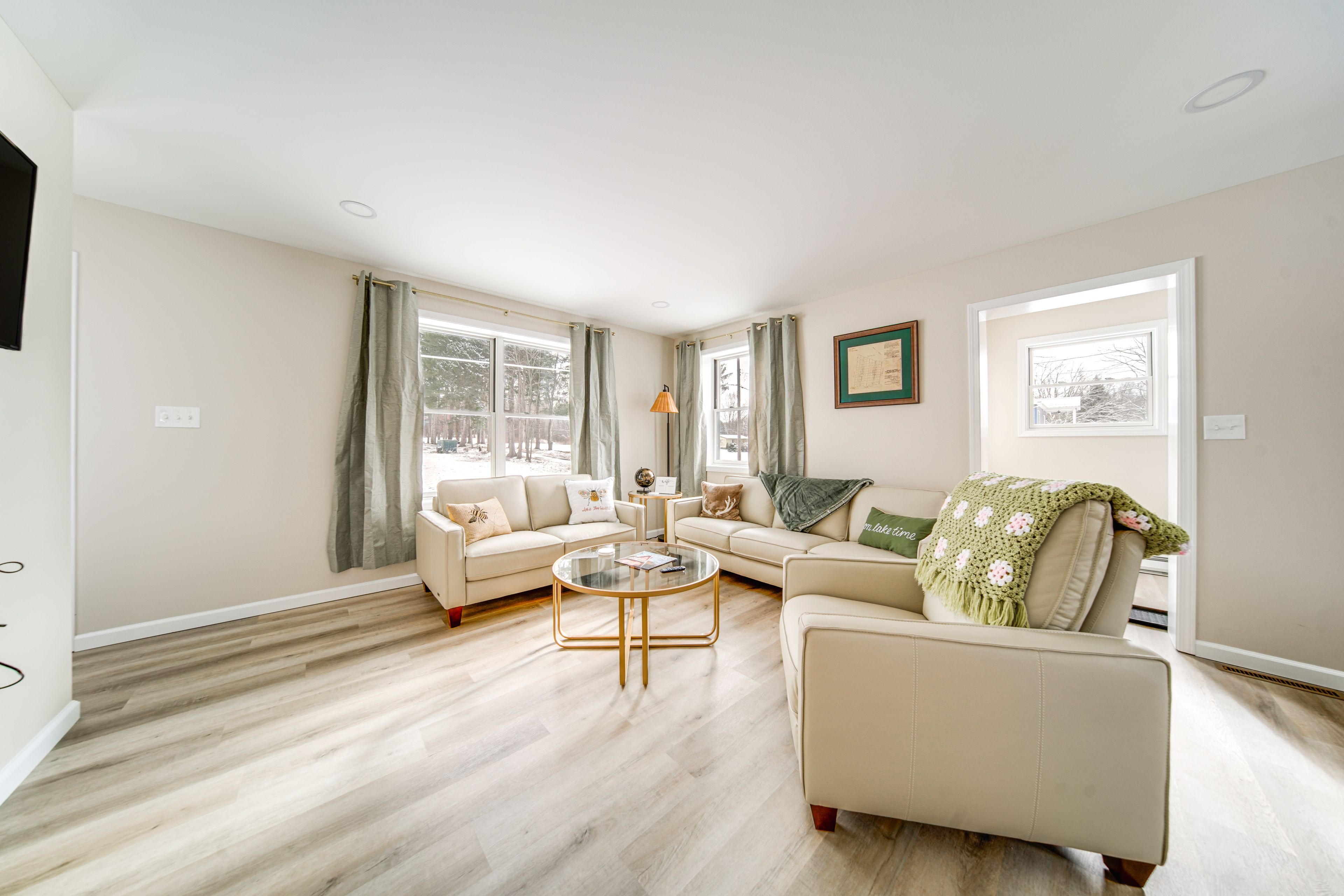 Living Room | Upper Level | Central A/C & Heating