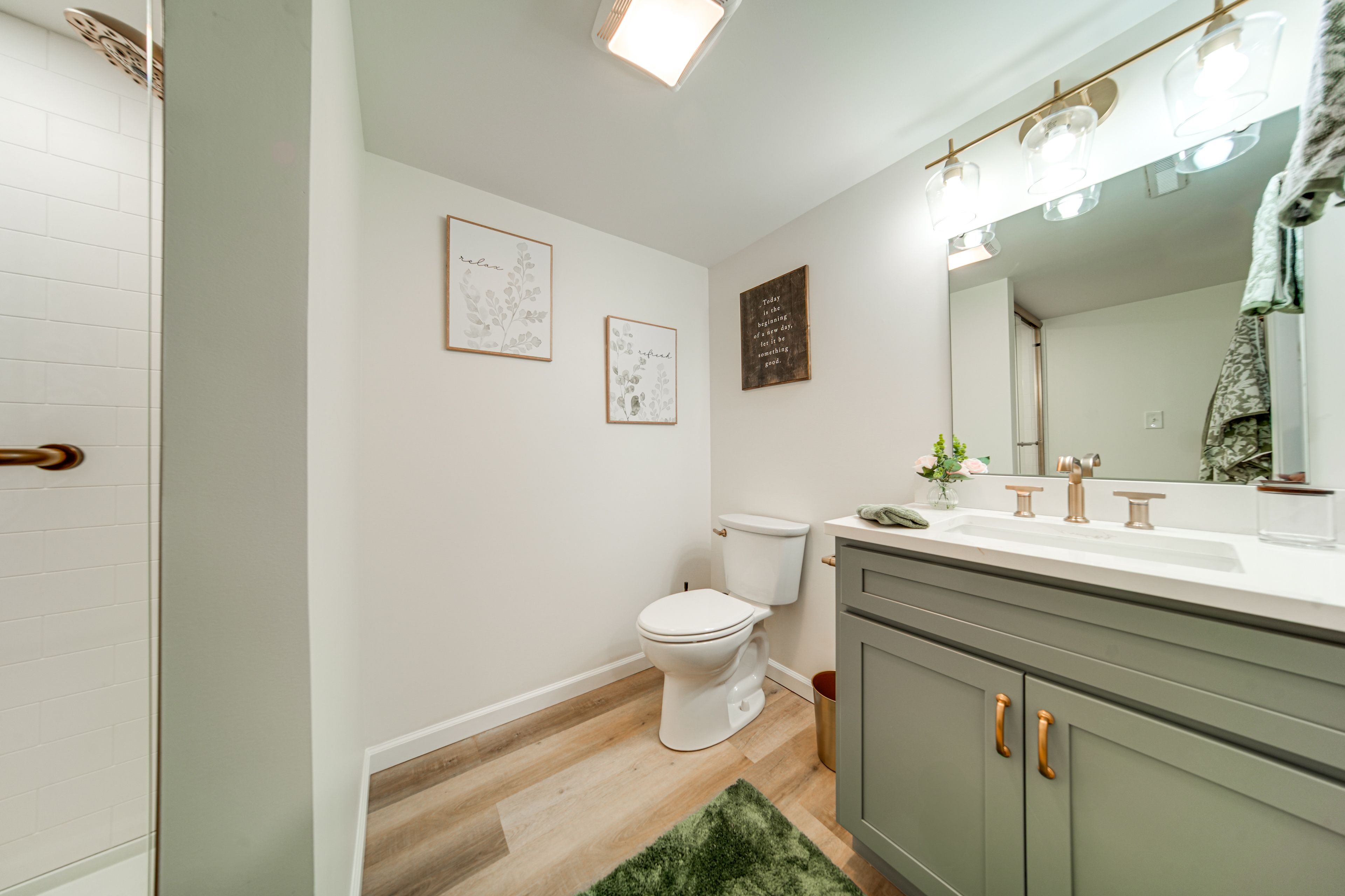 Full Bathroom | Lower Level | Towels Provided