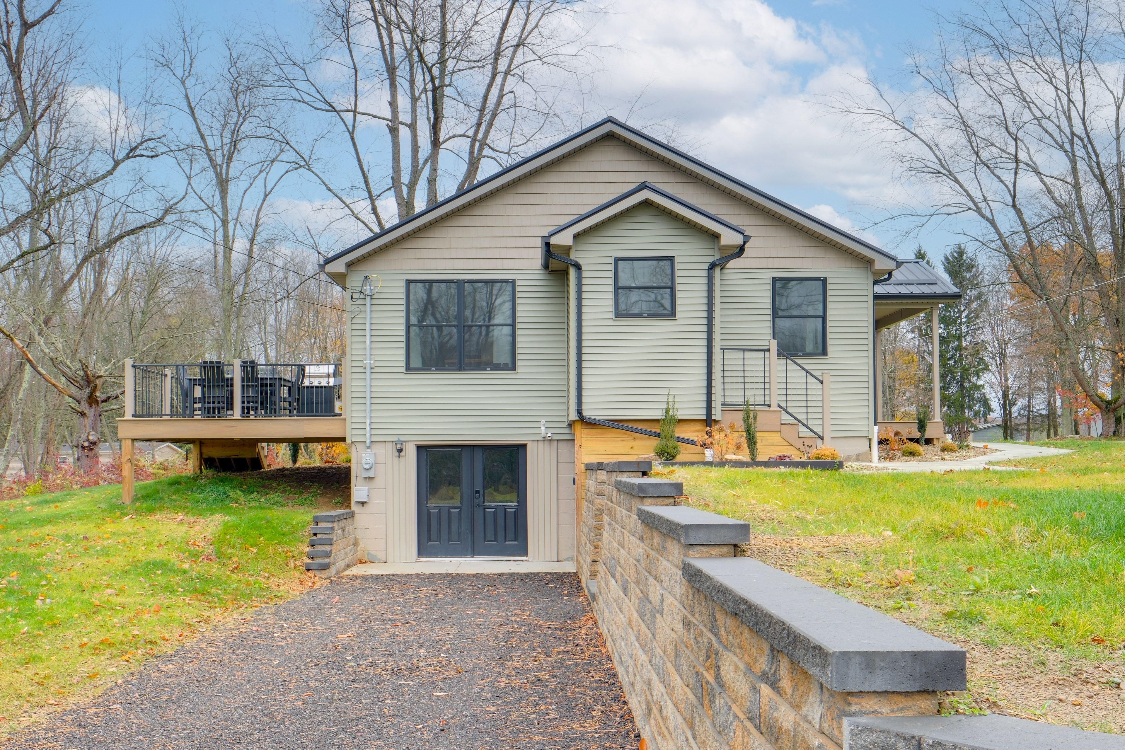 Parking | Shared Driveway (4 Vehicles) | RV/Trailer/Boat Parking Allowed