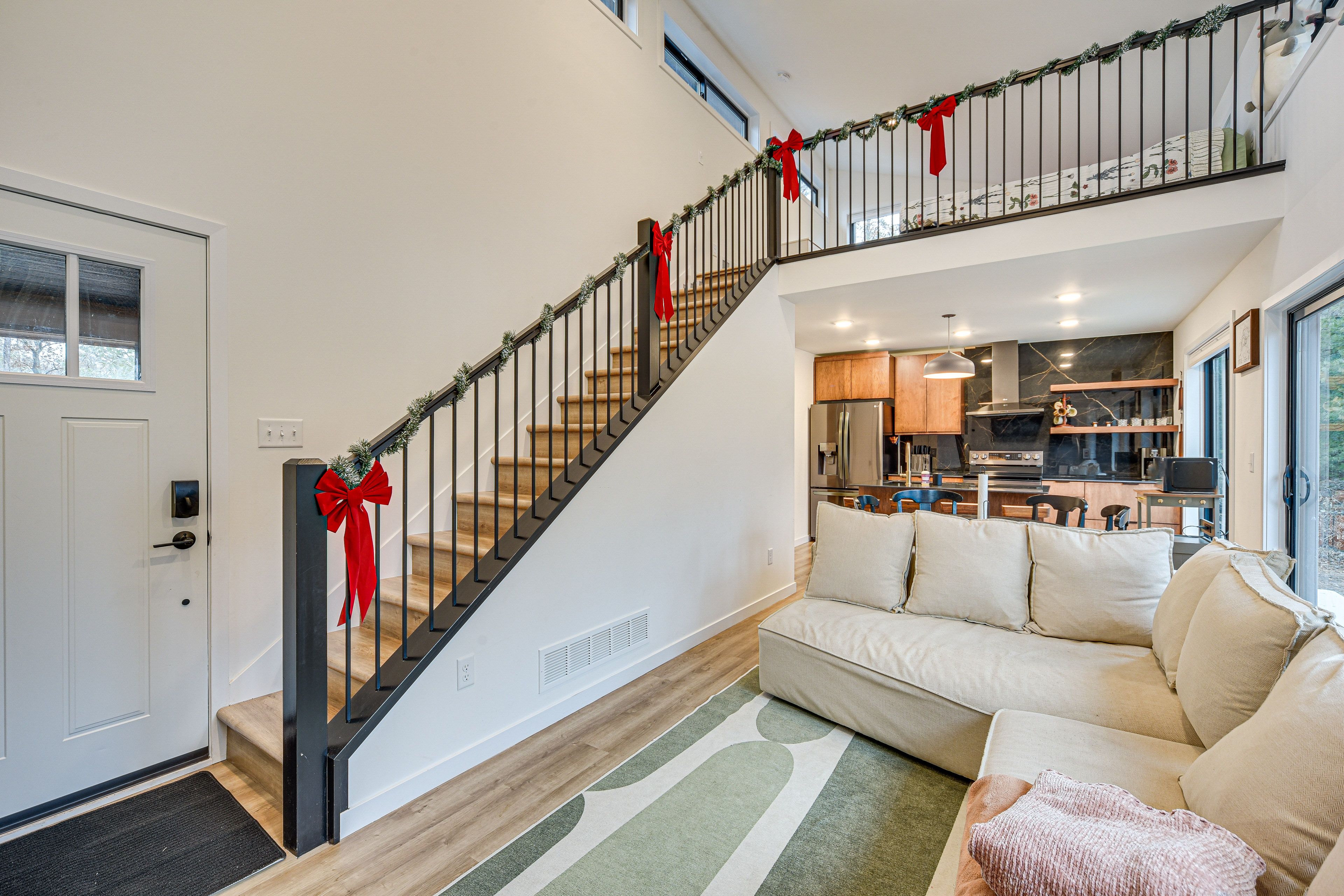 Living Room | Central Heating & A/C | Free WiFi | 1st Floor